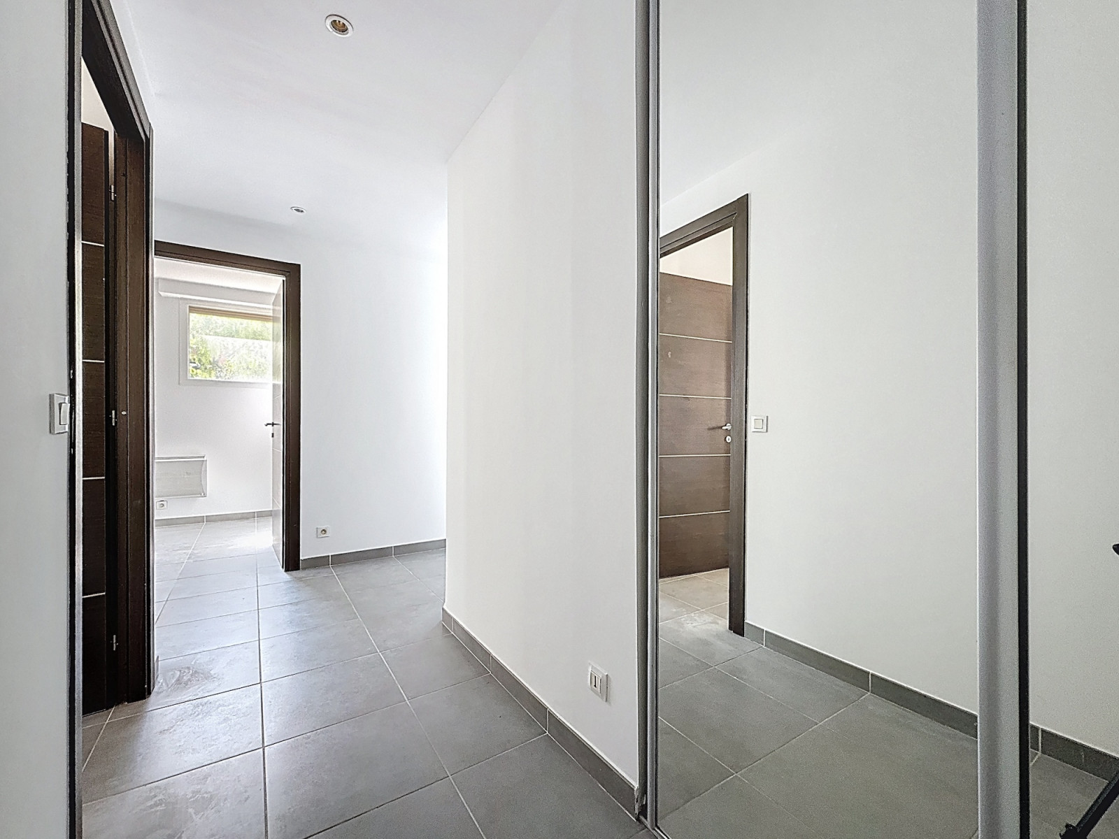 
                                                Vente
                                                 Nice Mont Boron - 3 pièces refait à neuf Vue Mer