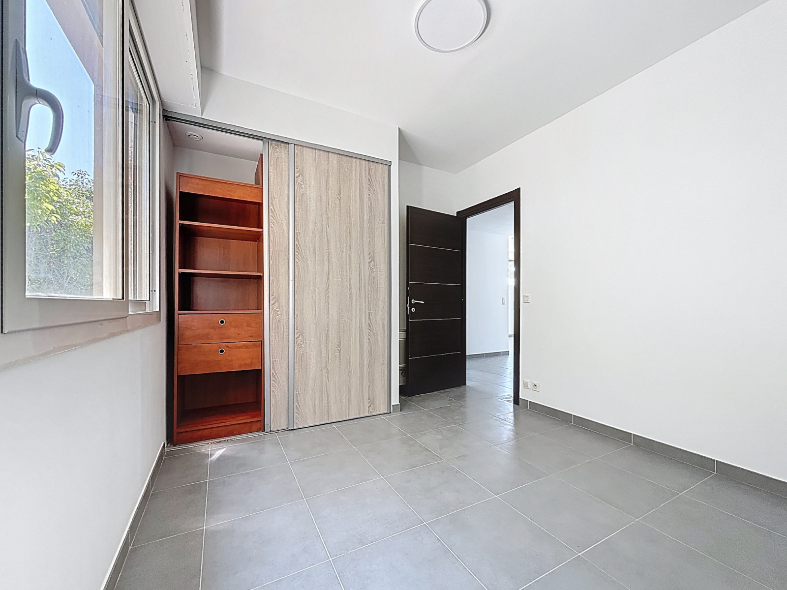 
                                                Vente
                                                 Nice Mont Boron - 3 pièces refait à neuf avec Vue Mer