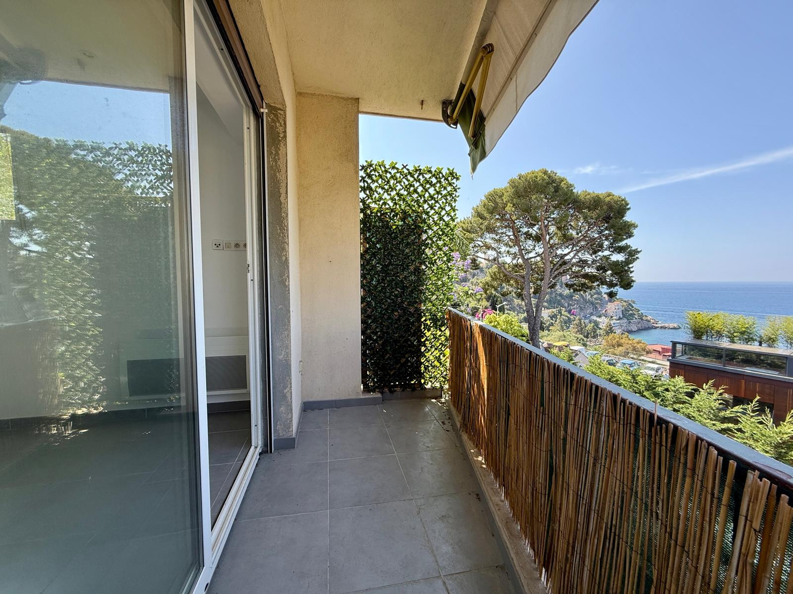 
                                                Vente
                                                 Nice Mont Boron - 3 pièces refait à neuf Vue Mer