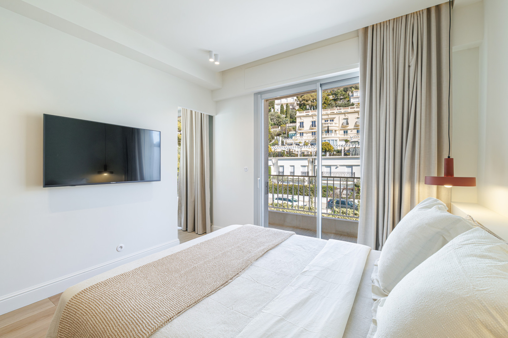 
                                                Vente
                                                 Nice - Mont Boron - Magnifique 3 pièces de 75 m²