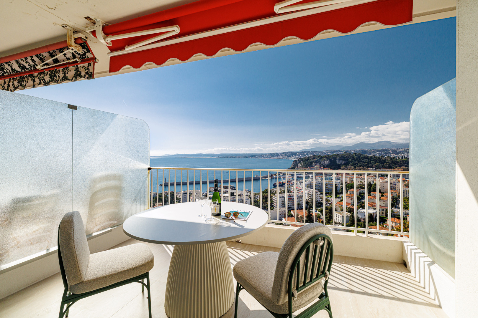 
                                                Vente
                                                 Nice - Mont Boron - Magnifique 3 pièces de 75 m² avec terrasse et vue panoramique.
