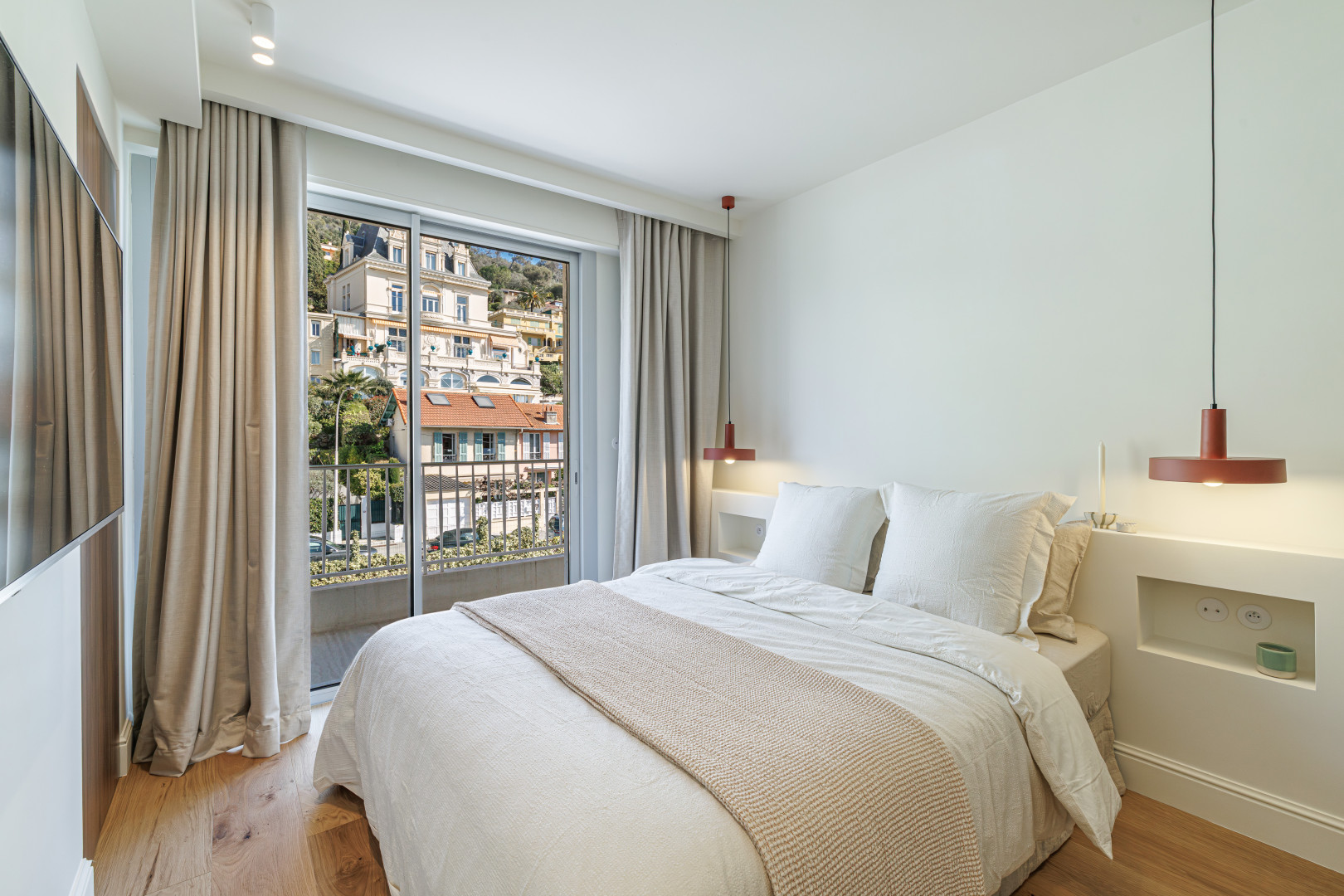 
                                                Vente
                                                 Nice - Mont Boron - Magnifique 3 pièces de 75 m² avec terrasse et vue panoramique.