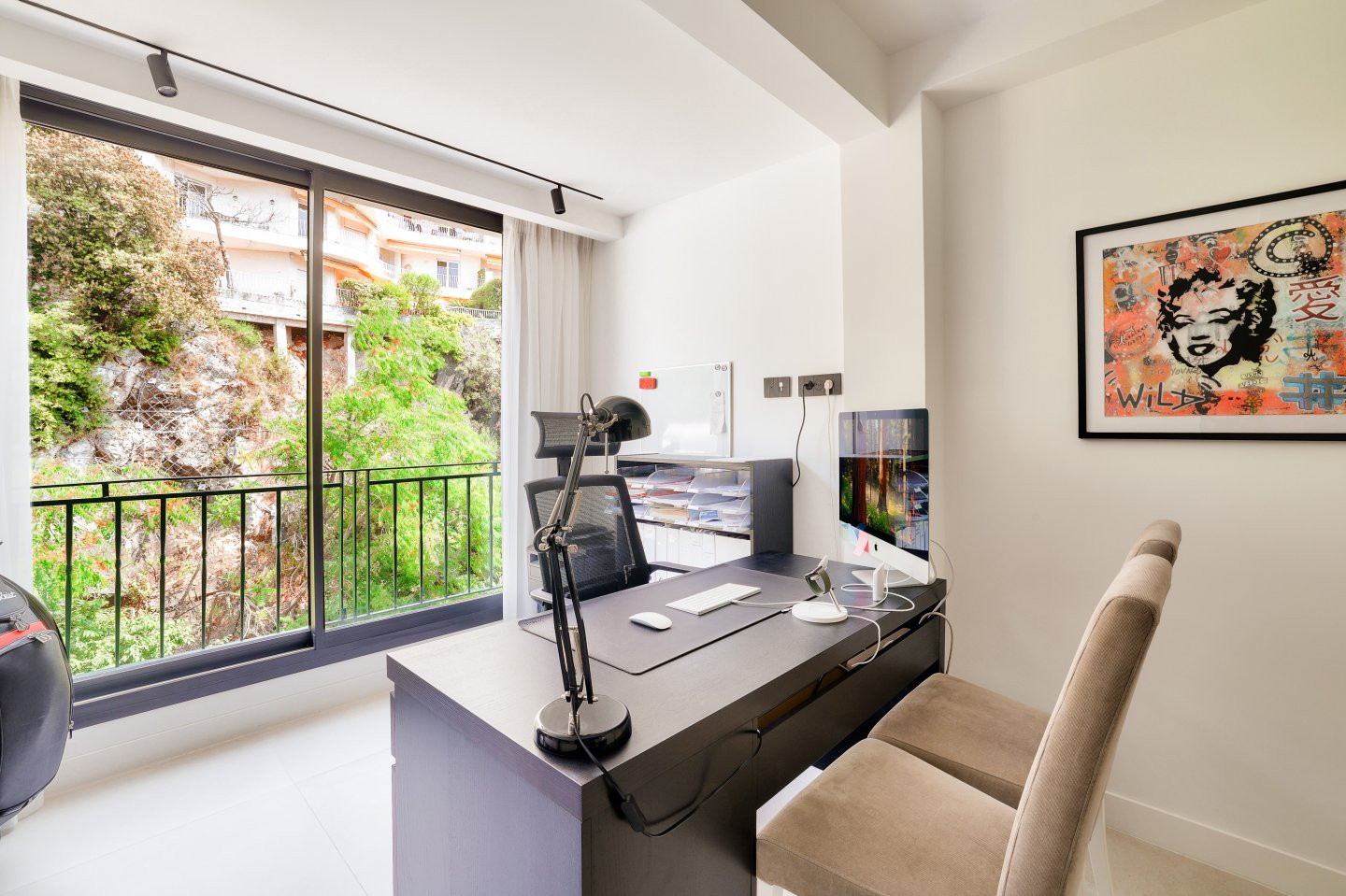 
                                                Vente
                                                 NICE - Mont Boron - Magnifique Penthouse de 120 m² entièrement rénové avec une terrasse de 80 m² et vue panoramique