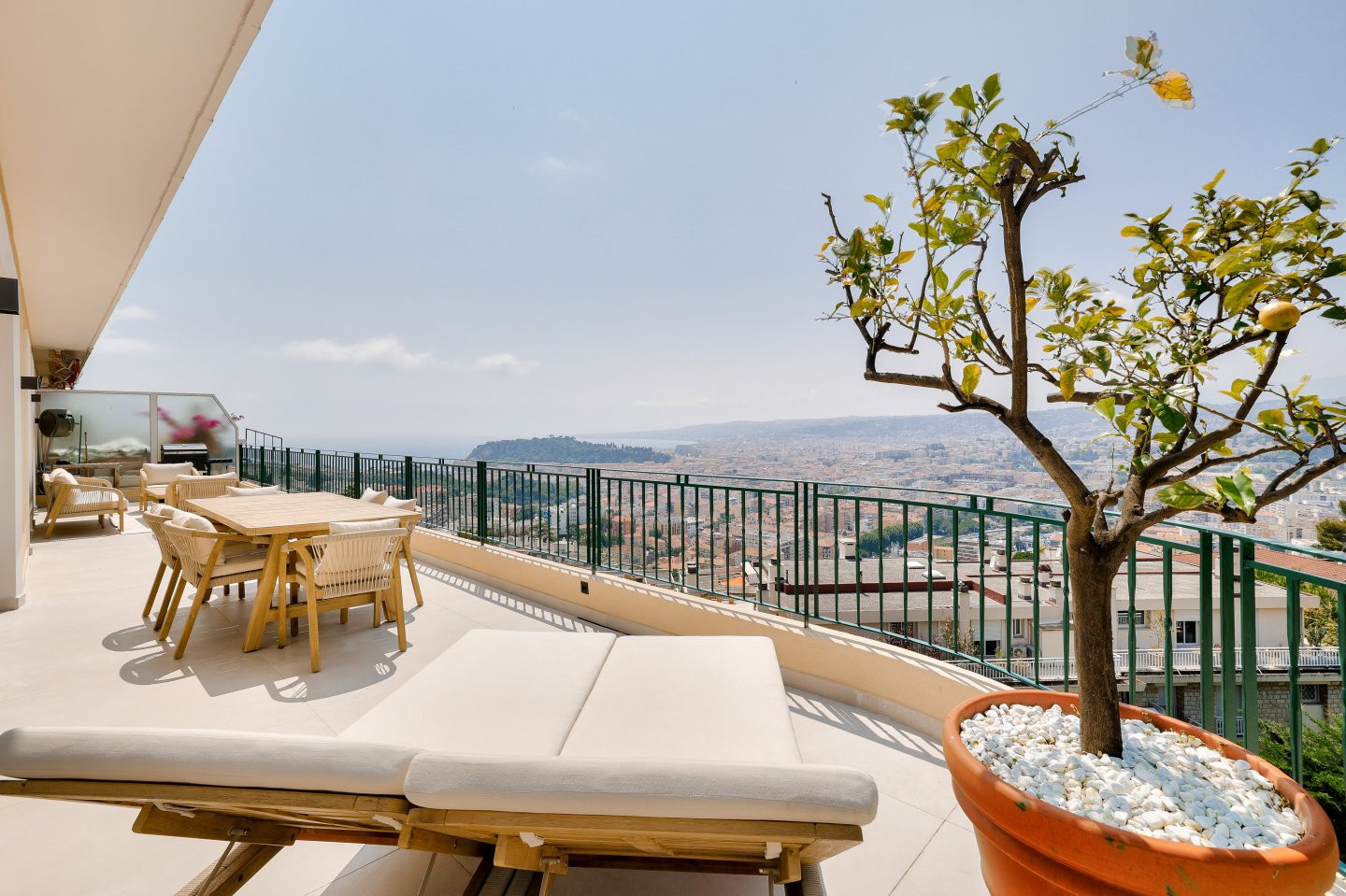 
                                                Vente
                                                 NICE - Mont Boron - Magnifique Penthouse de 120 m²