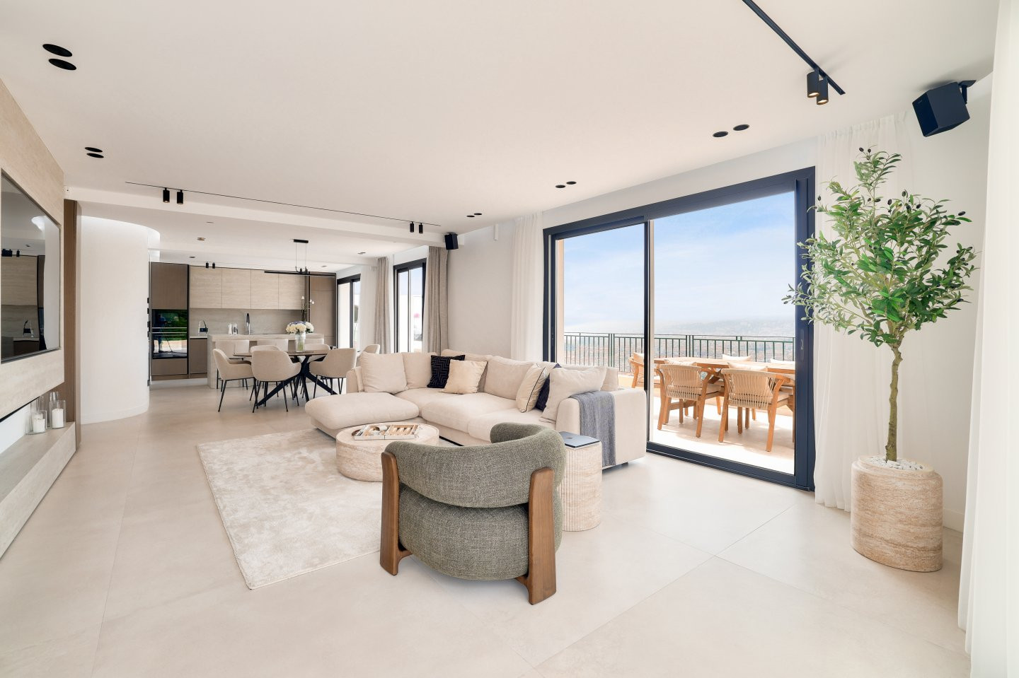 
                                                Vente
                                                 NICE - Mont Boron - Magnifique Penthouse de 120 m²