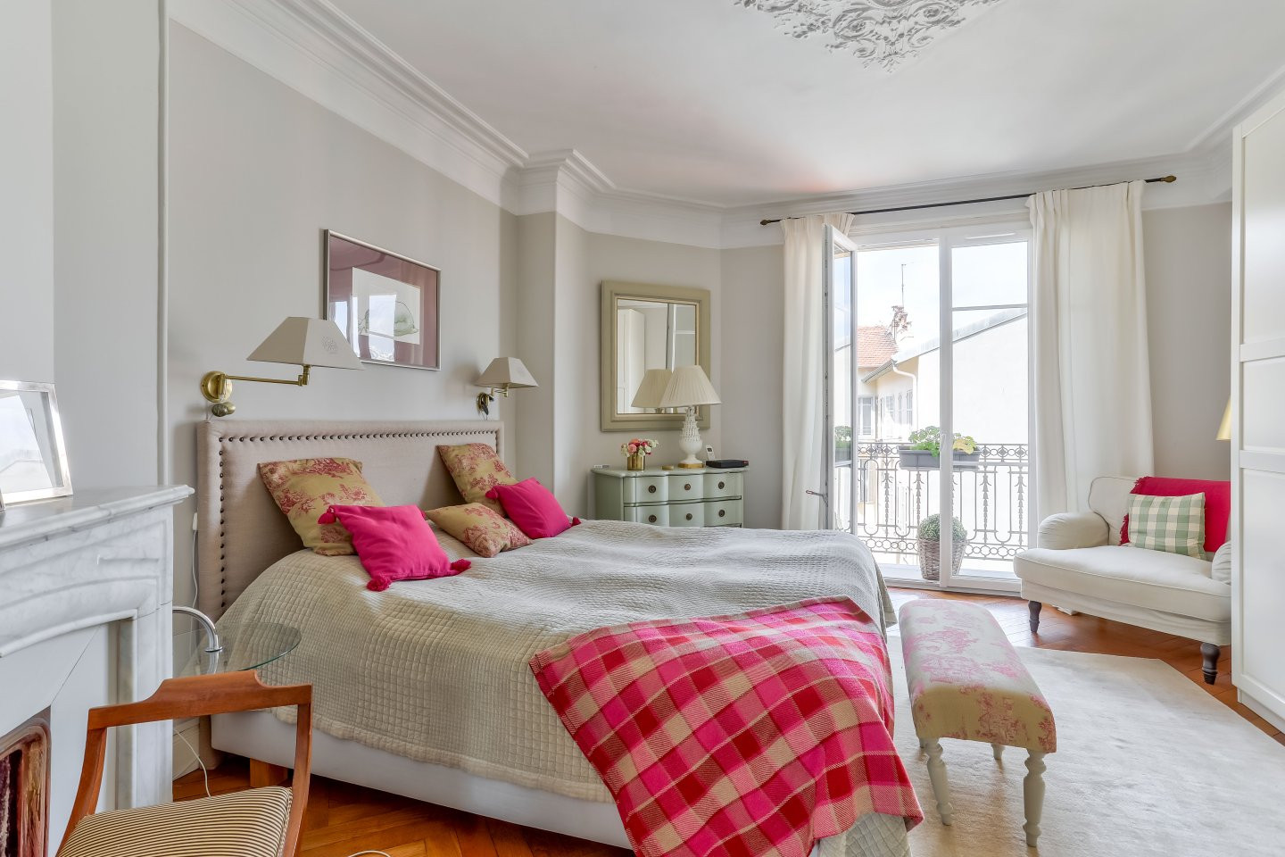 
                                                Vente
                                                 Nice Musiciens  : Appartement de charme en dernier étage dans Palais bourgeois