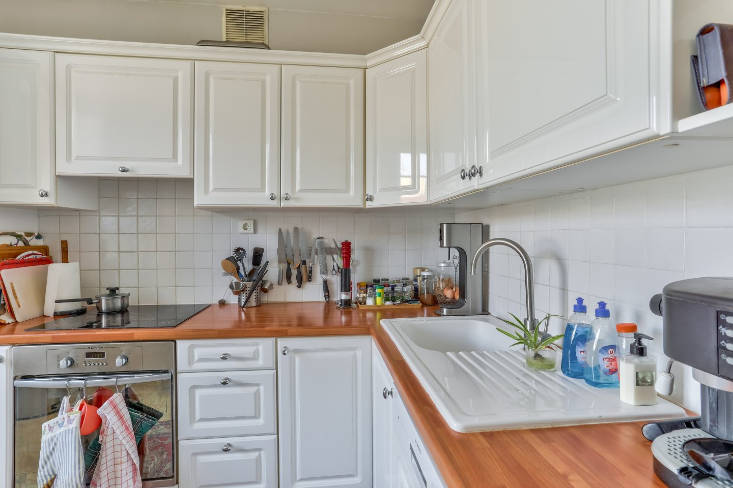 
                                                Vente
                                                 Nice Musiciens  : Appartement de charme en dernier étage dans Palais bourgeois