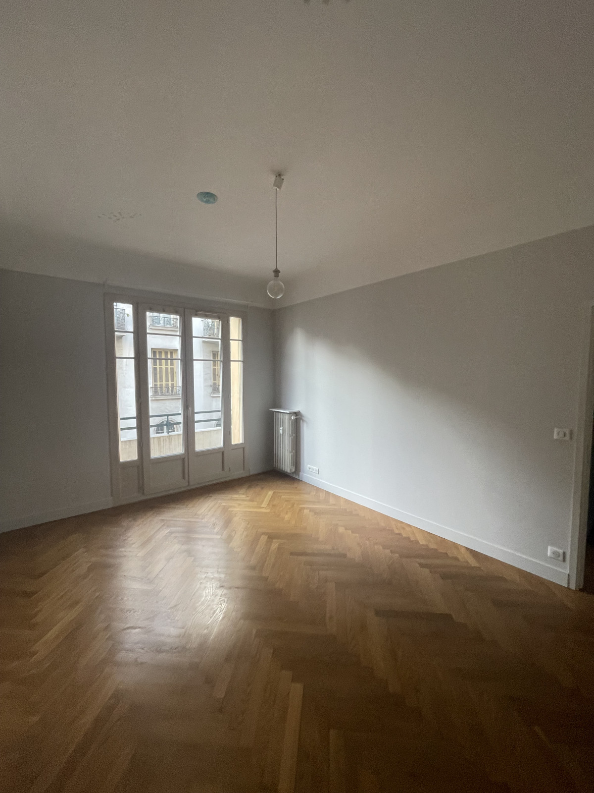 
                                                Location
                                                 NICE / MUSICIENS - Appartement de type 3 pièces MEUBLE avec cave en sous-sol
