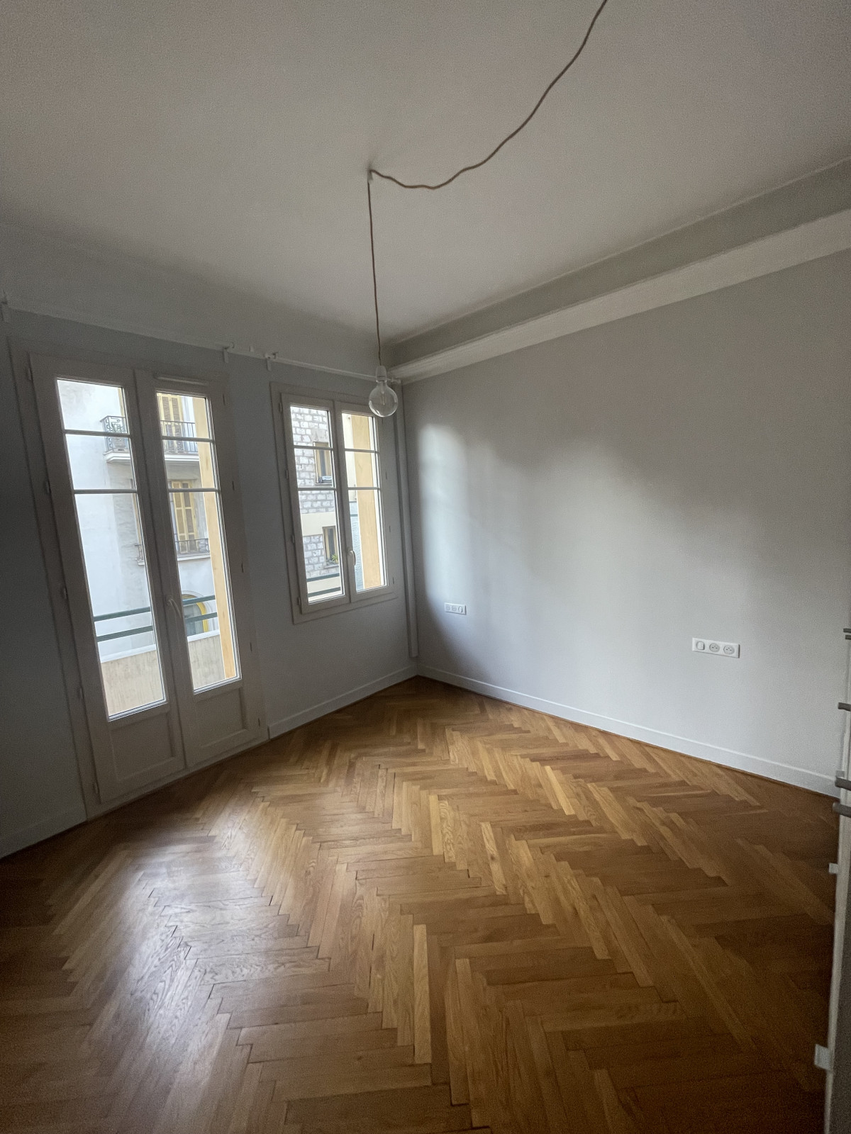 
                                                Location
                                                 NICE / MUSICIENS - Appartement de type 3 pièces MEUBLE avec cave en sous-sol