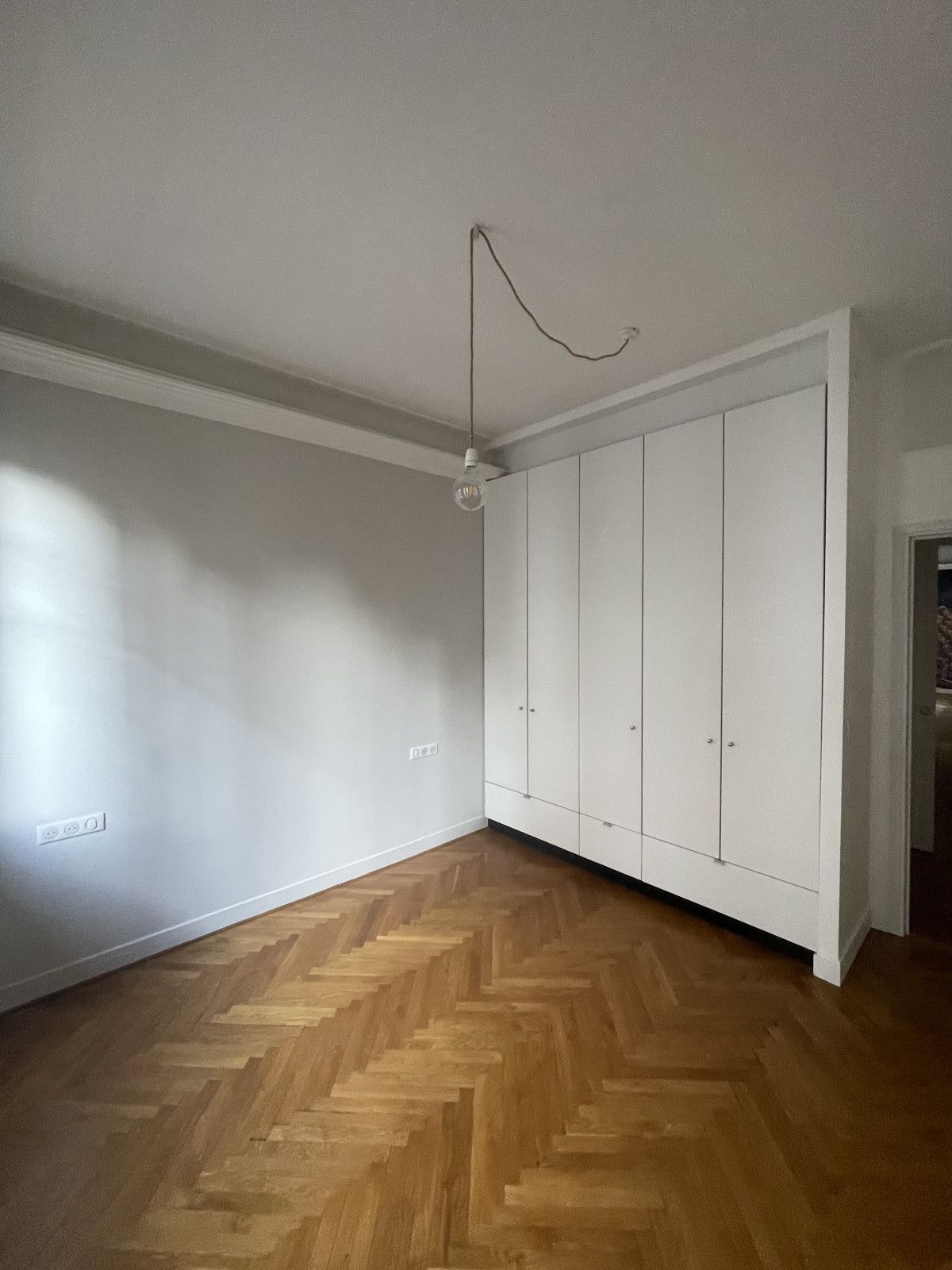 
                                                Location
                                                 NICE / MUSICIENS - Appartement de type 3 pièces MEUBLE avec cave en sous-sol