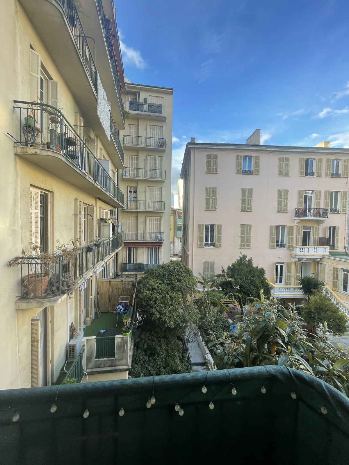 
                                                Location
                                                 NICE / MUSICIENS - Appartement de type 3 pièces MEUBLE avec cave en sous-sol