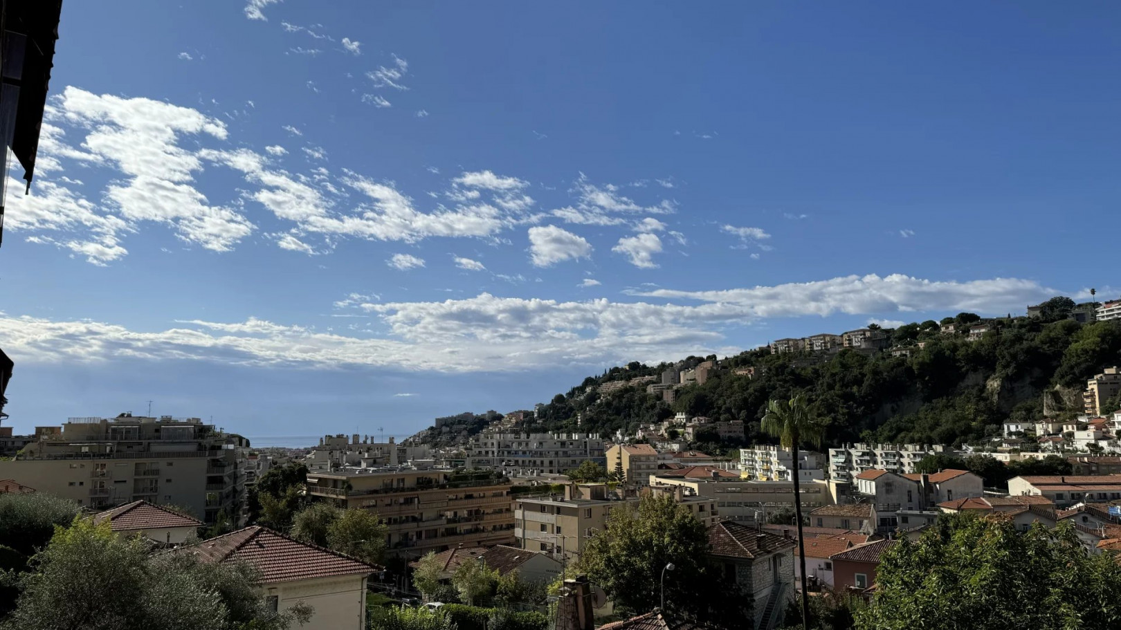
                                                Vente
                                                 NICE NORD - APPARTEMENT 2 PIECES - TERRASSE VUE DEGAGEE