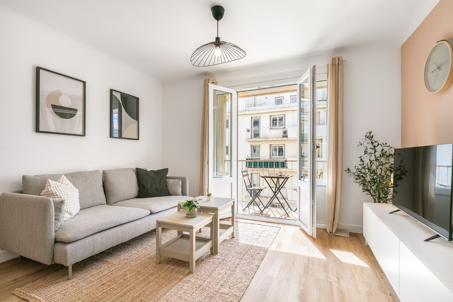 
                                                Location
                                                 NICE OUEST - Appartement 3 pièces meublé