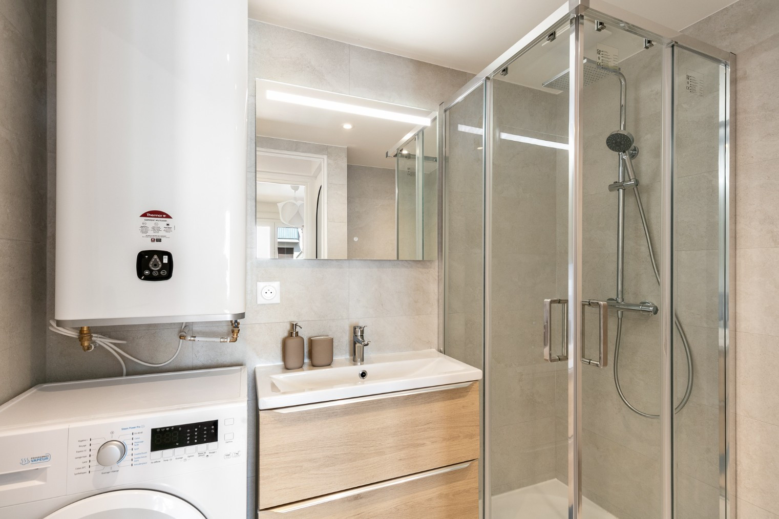
                                                Location
                                                 NICE OUEST - Appartement 3 pièces meublé