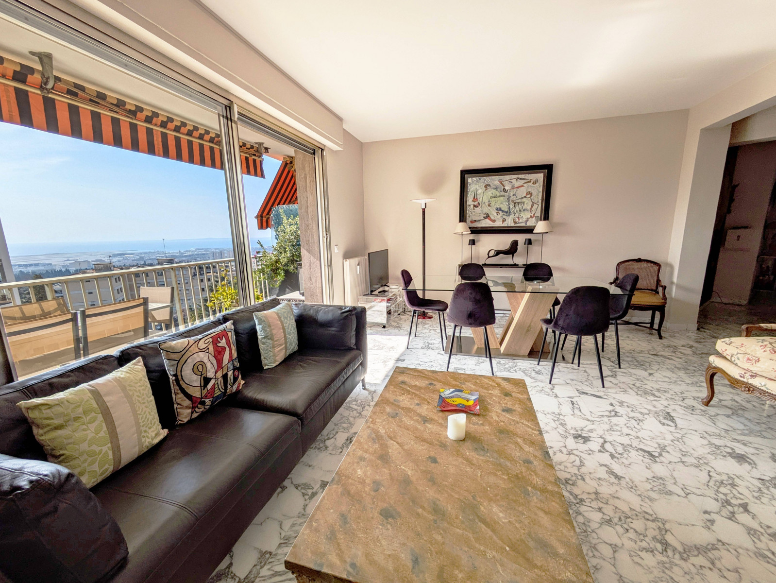 
                                                Vente
                                                 Nice Ouest Grand 3 pièces Vue Mer au calme