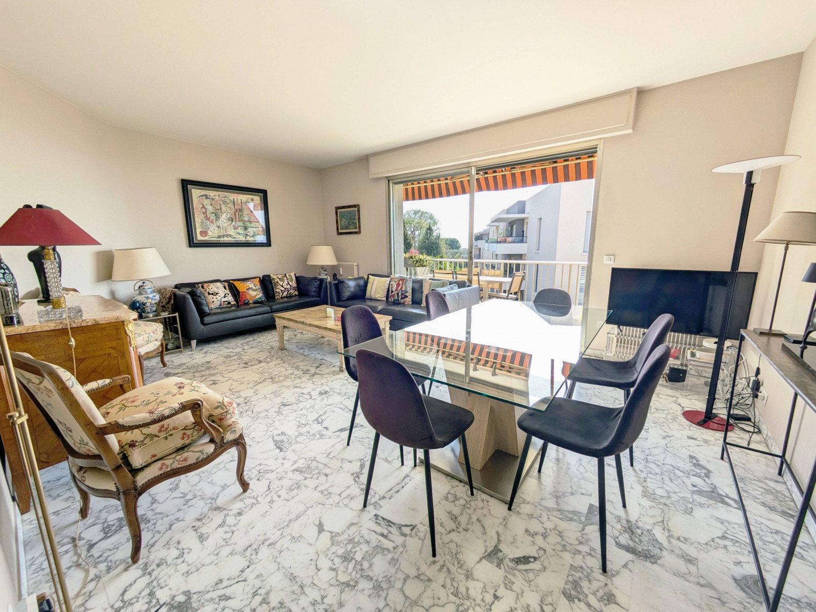 
                                                Vente
                                                 Nice Ouest Grand 3 pièces Vue Mer au calme