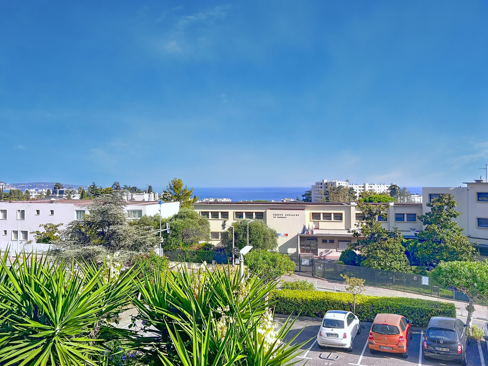 
                                                Location
                                                 Nice ouest - Grand studio dans résidence de standing avec vue mer