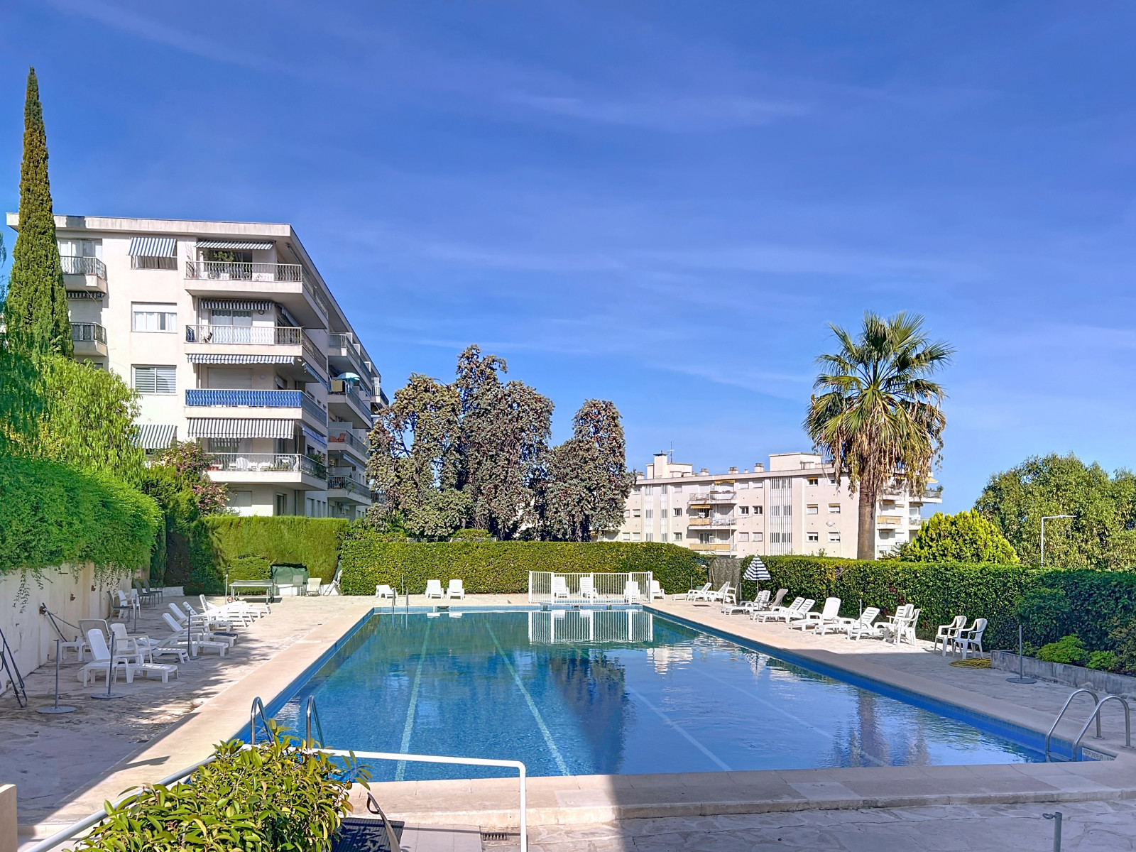 
                                                Location
                                                 Nice ouest - Grand studio dans résidence de standing avec vue mer