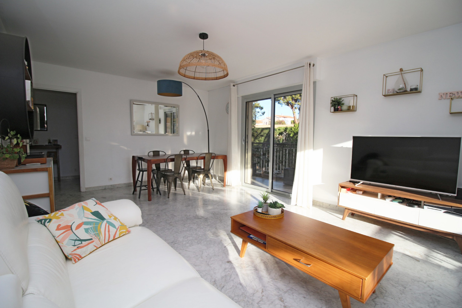 
                                                Vente
                                                 Nice Ouest Lanterne 4 pièces rénové au calme avec piscine et terrasse