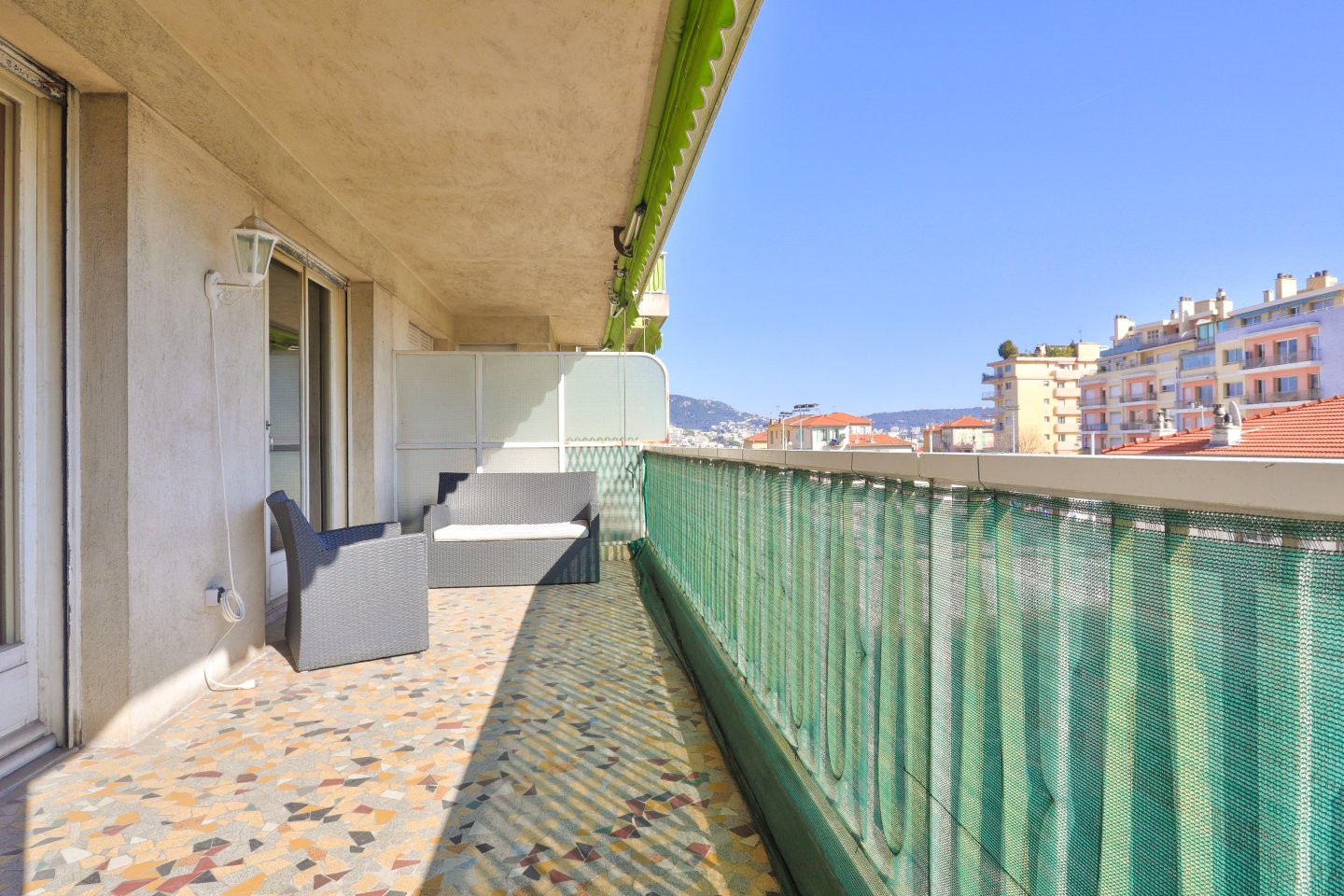 
                                                Vente
                                                 Nice - Parc Impérial - Grand 3-4 pièces traversant