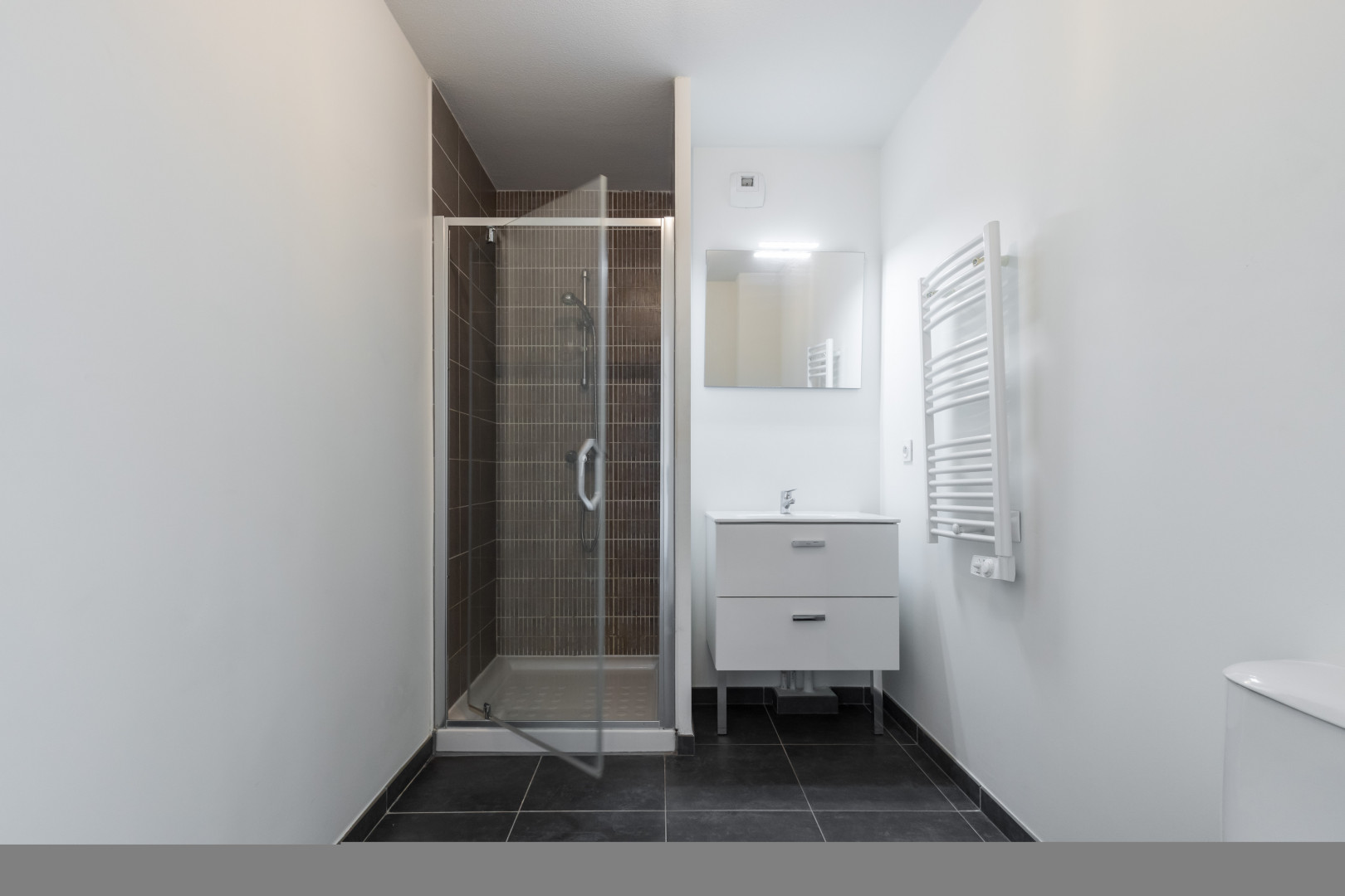 
                                                Vente
                                                 NICE / PASTEUR - Studio en dernier étage avec terrasse