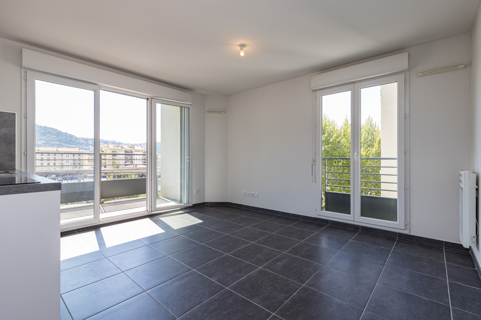 
                                                Vente
                                                 NICE / PASTEUR - Studio en dernier étage avec terrasse