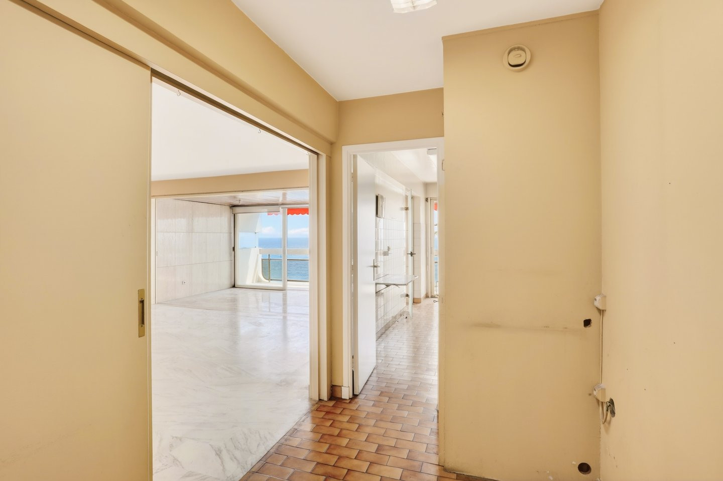 
                                                Vente
                                                 Nice - Promenade des Anglais - Appartement 3 pièces de 113 m² avec un fort potentiel d'aménagement