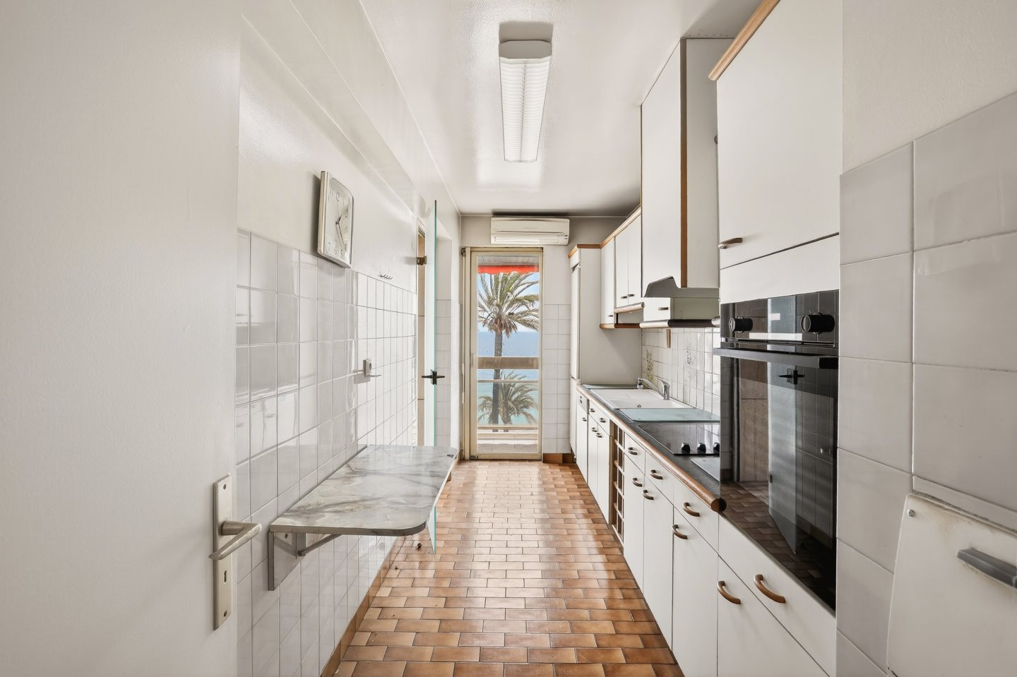 
                                                Vente
                                                 Nice - Promenade des Anglais - Appartement 3 pièces de 113 m² avec un fort potentiel d'aménagement
