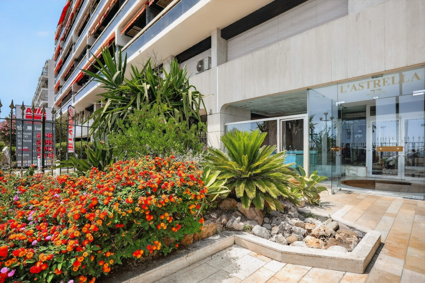 
                                                Vente
                                                 Nice - Promenade des Anglais - Appartement 3 pièces de 113 m² avec un fort potentiel d'aménagement