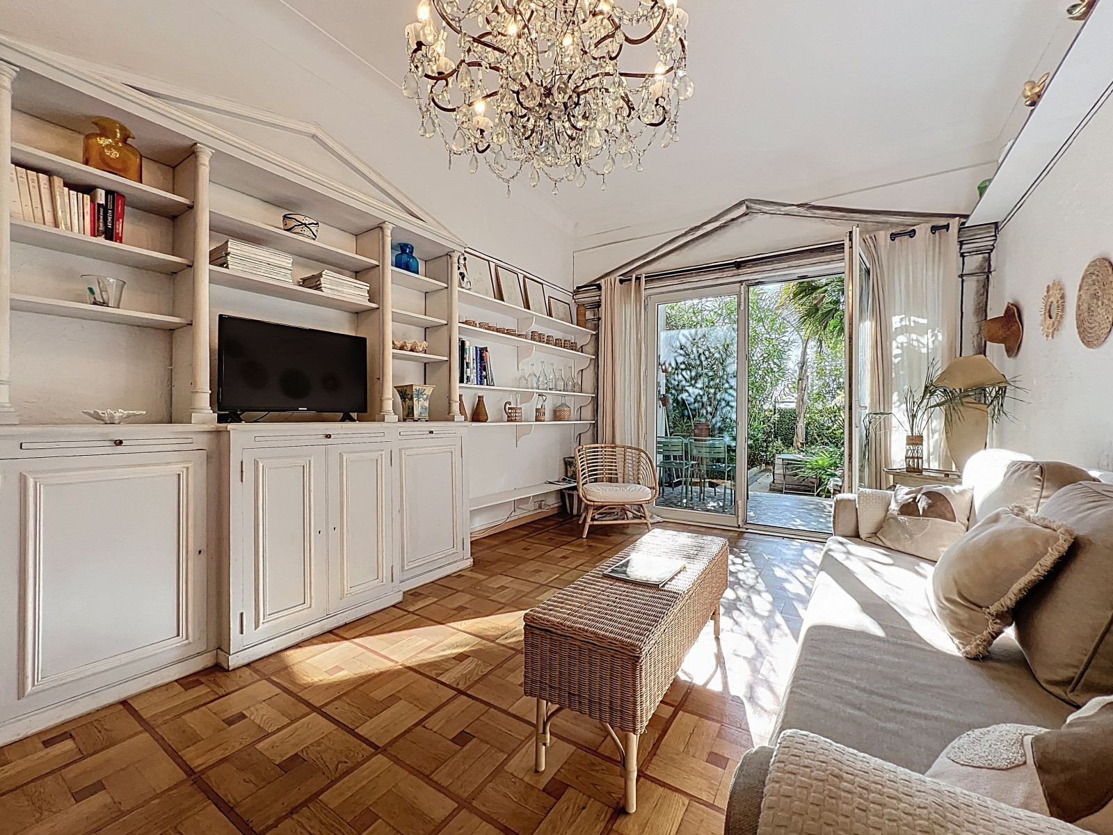 
                                                Vente
                                                 Nice Promenade des Anglais - Beau 3 pièces 72 m²