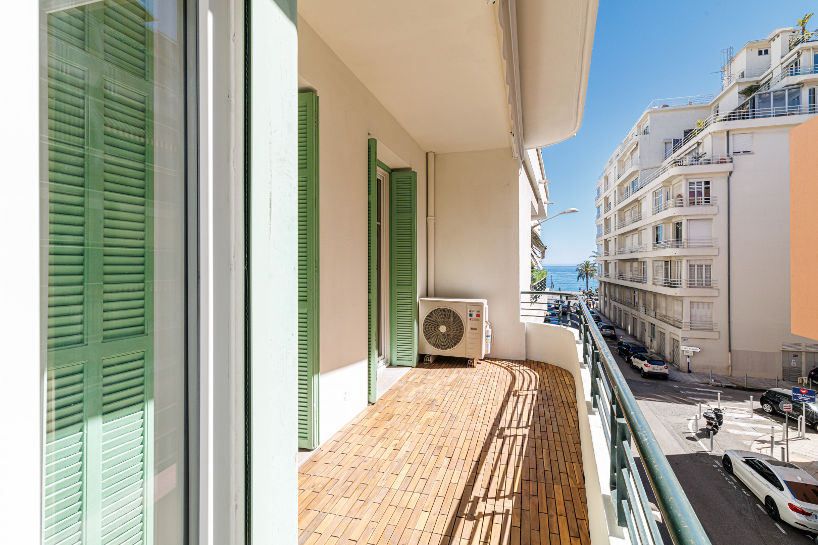 
                                                Vente
                                                 Nice - Promenade des Anglais - Magnifique 3 pièces de 59 m² avec terrasse et vue mer
