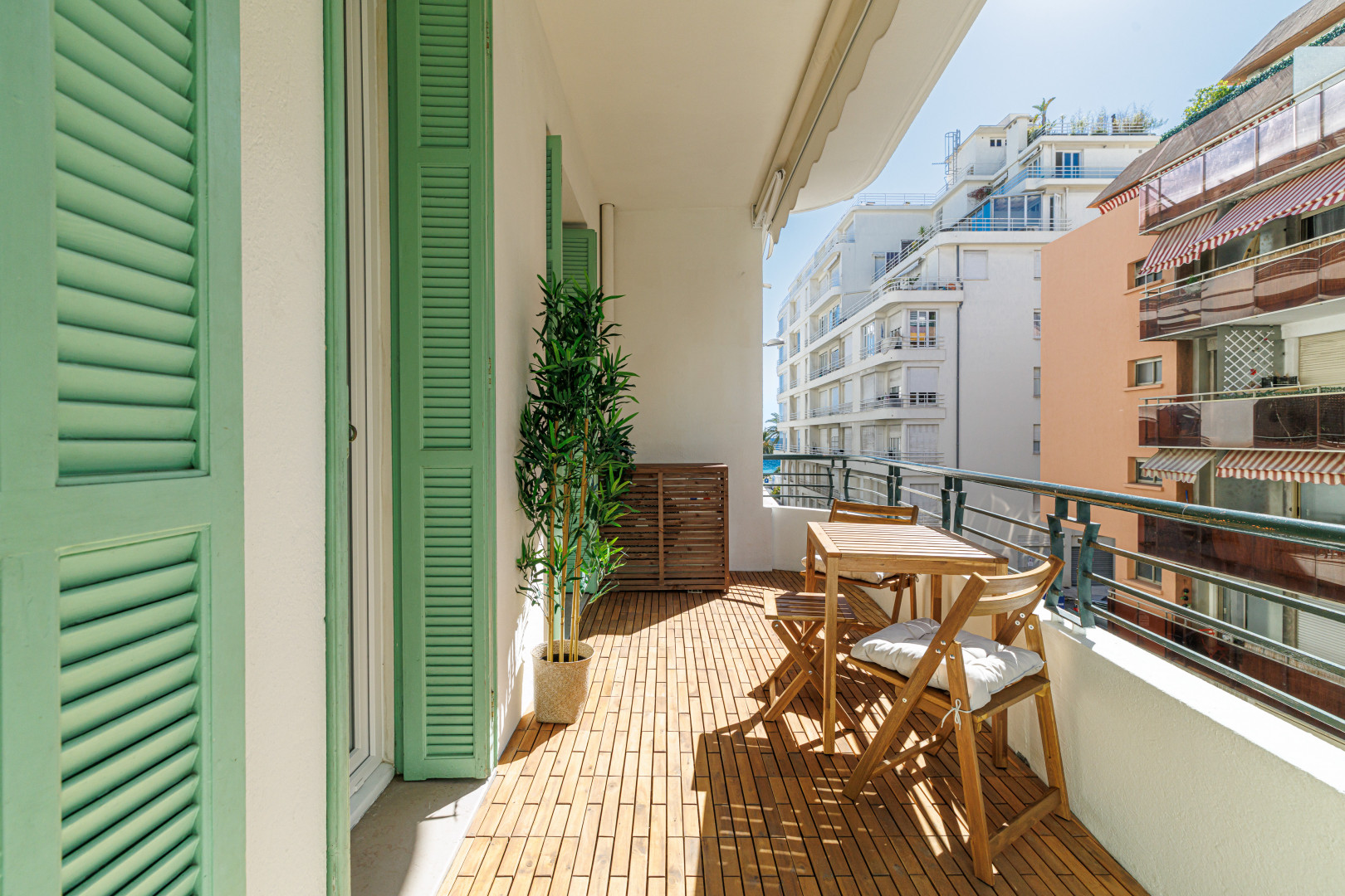 
                                                Vente
                                                 Nice - Promenade des Anglais - Magnifique 3 pièces de 59 m² avec terrasse et vue mer