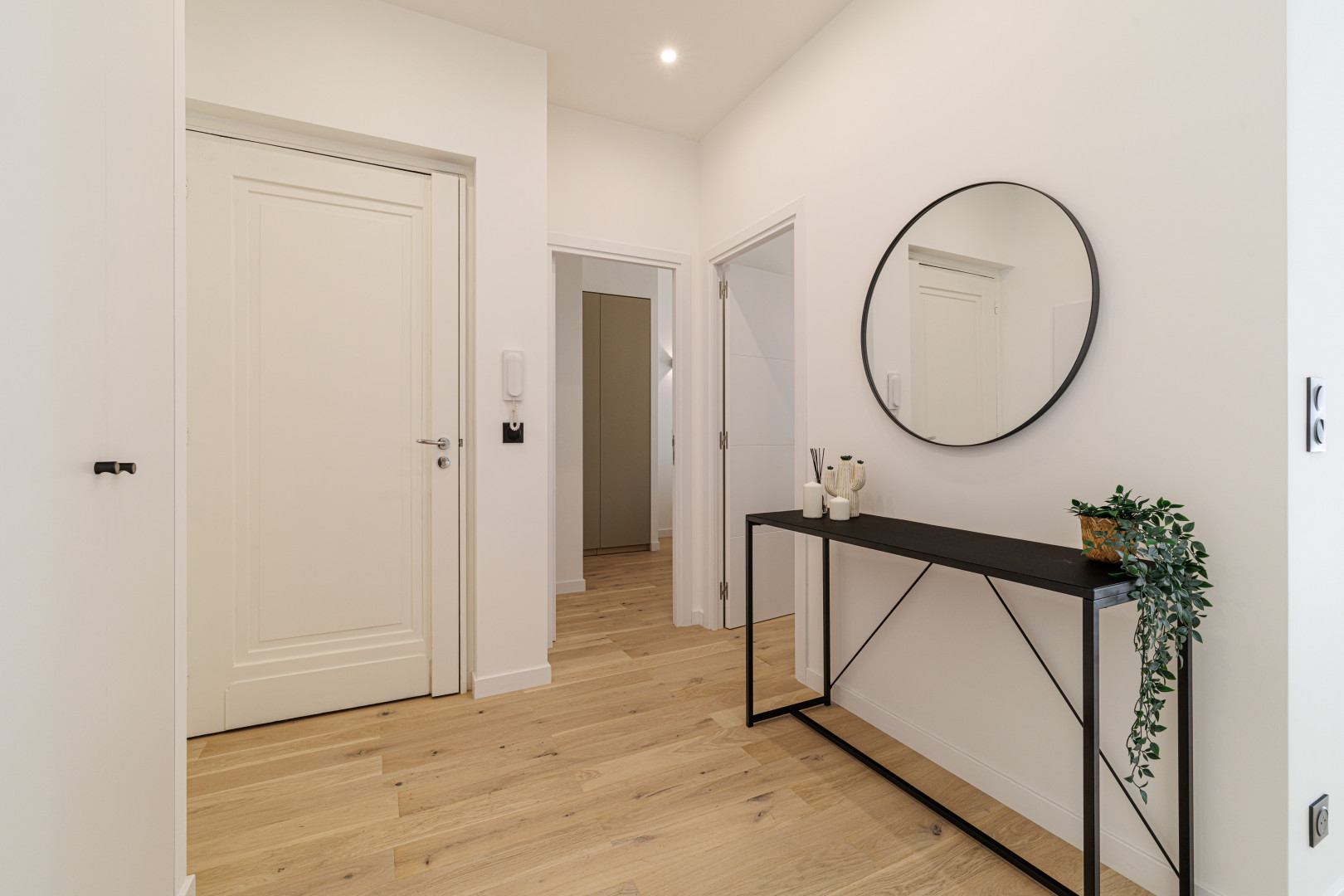 
                                                Vente
                                                 Nice - Promenade des Anglais - Magnifique 3 pièces de 59 m² avec terrasse et vue mer