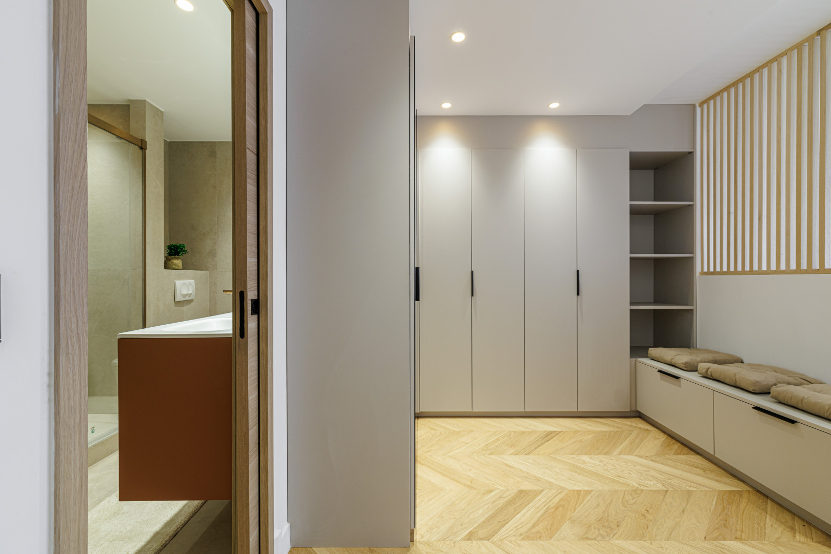 
                                                Vente
                                                 Nice - Promenade des anglais - Magnifique 4 pièces traversant de 115m2 entièrement rénové avec vue mer