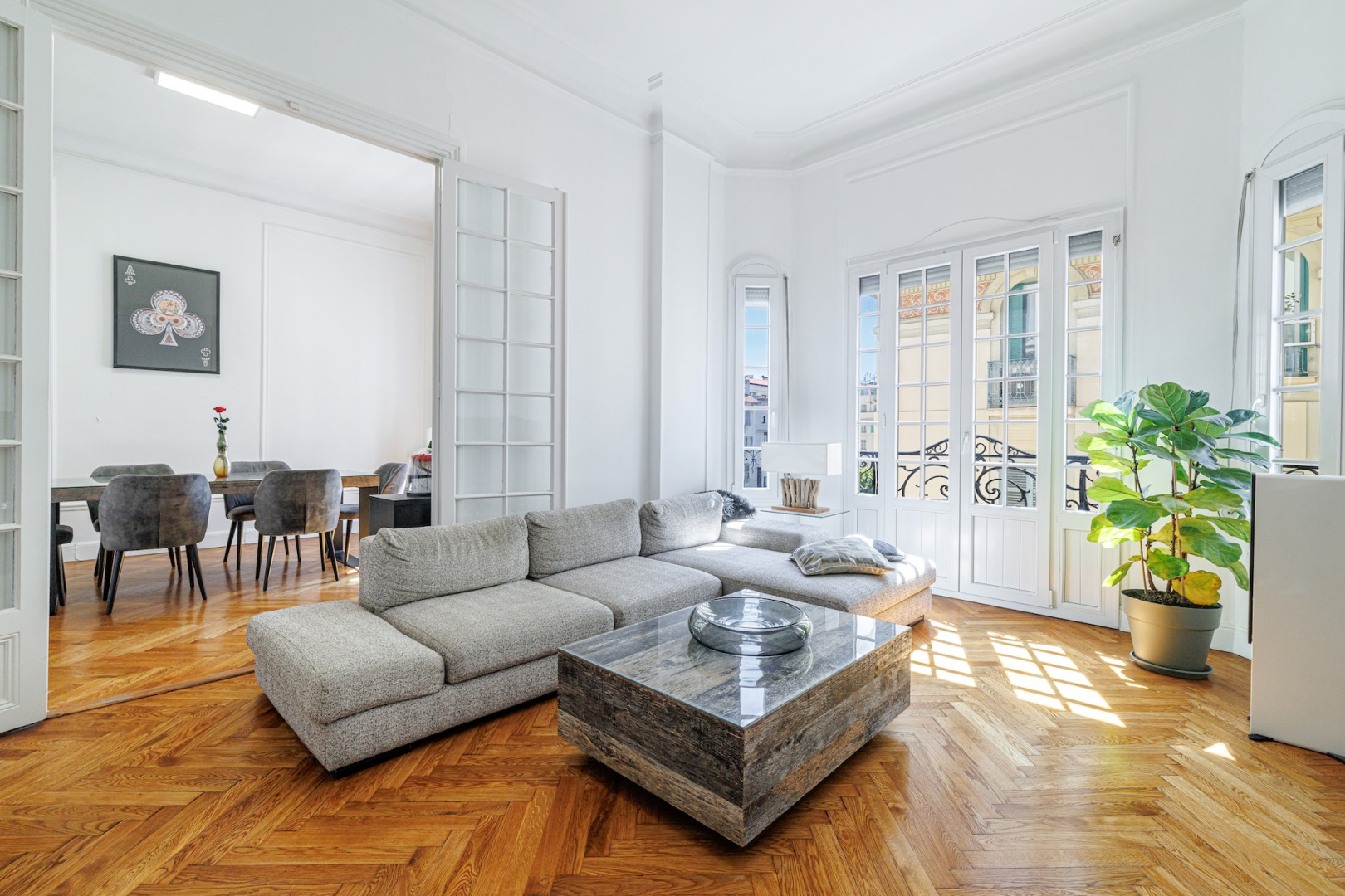 
                                                Vente
                                                 Nice quartier Wilson - Beau 4/5 pièces de 145 m² dans magnifique immeuble bourgeois
