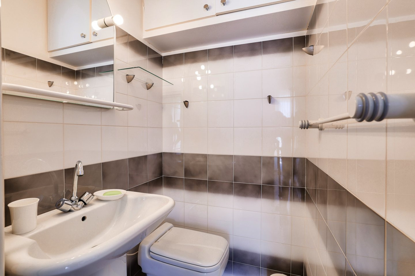 
                                                Vente
                                                 Nice - Rare à la vente – Spacieux 3/4 pièces en dernier étage avec vue mer, quartier Cimiez