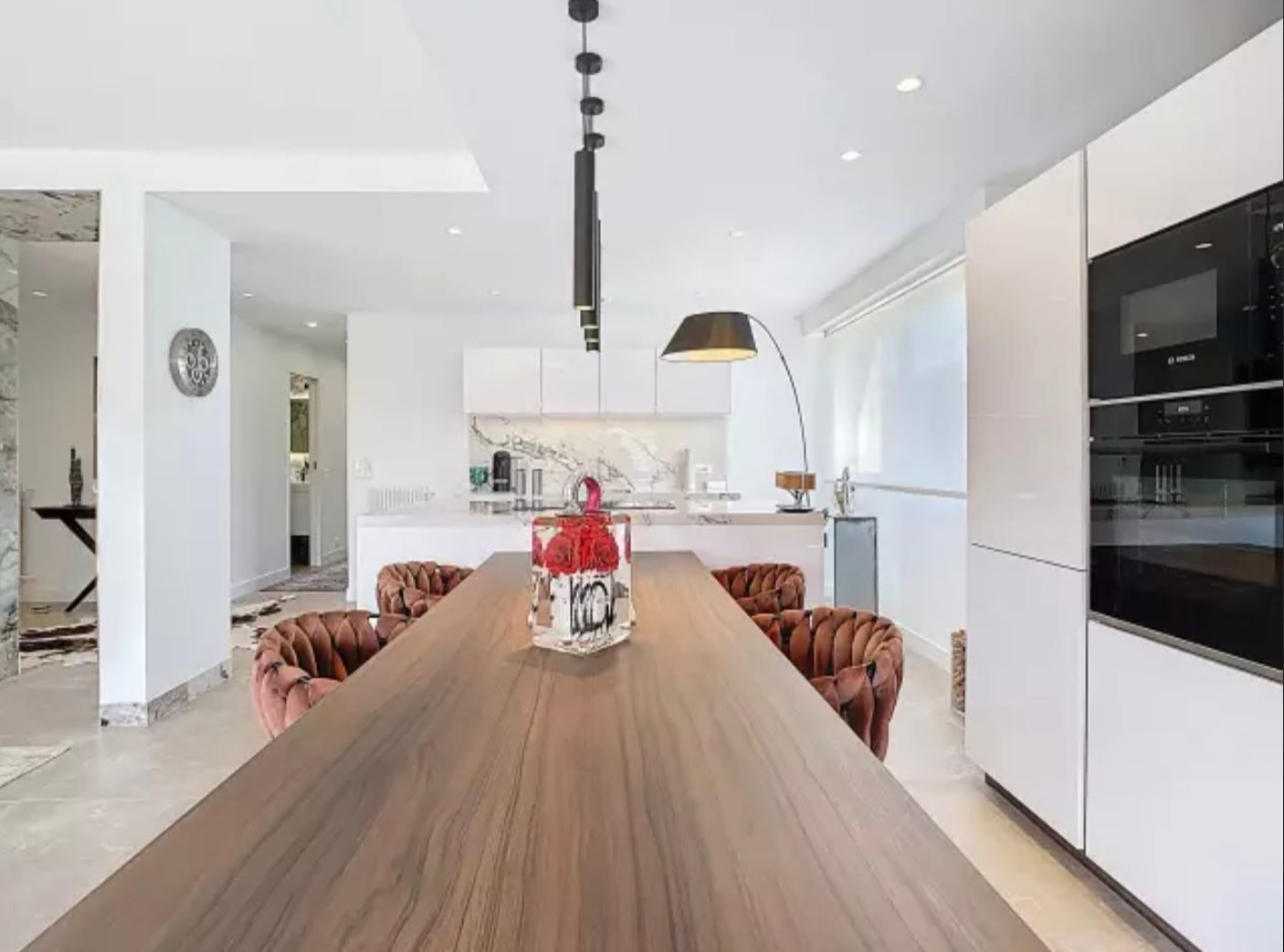 
                                                Vente
                                                 Nice Rimiez - Superbe 4 pièces 98m2 entièrement rénové avec vue dégagée sur la verdure et proche des commodités.