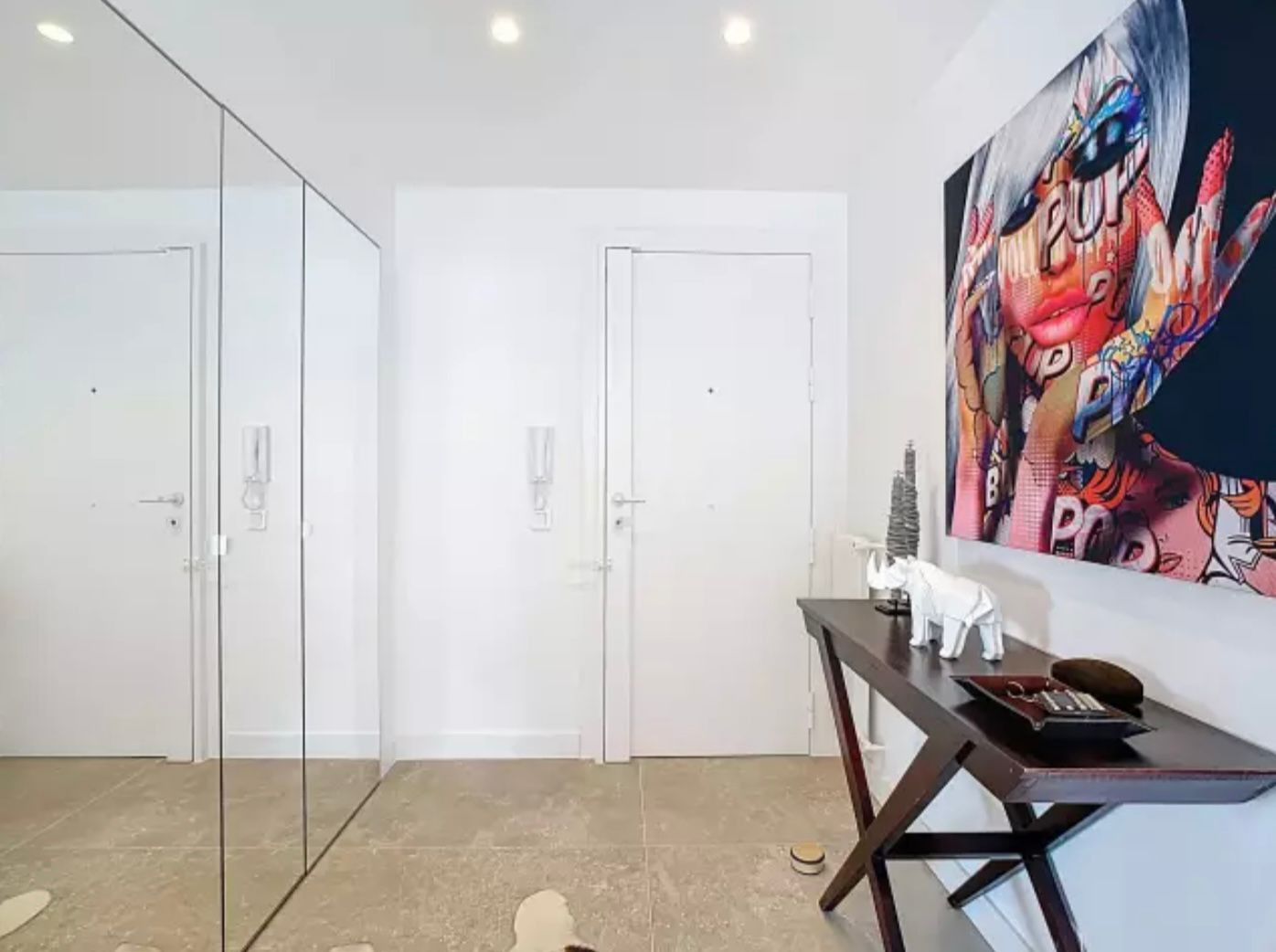 
                                                Vente
                                                 Nice Rimiez - Superbe 4 pièces 98m2 entièrement rénové avec vue dégagée sur la verdure et proche des commodités.