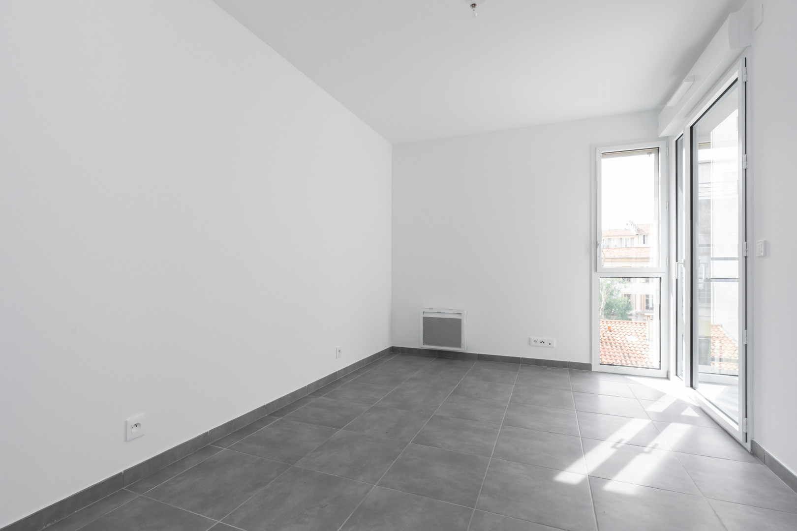 
                                                Location
                                                 NICE / RIQUIER - Appartement 2 pièces à louer avec terrasse et stationnement