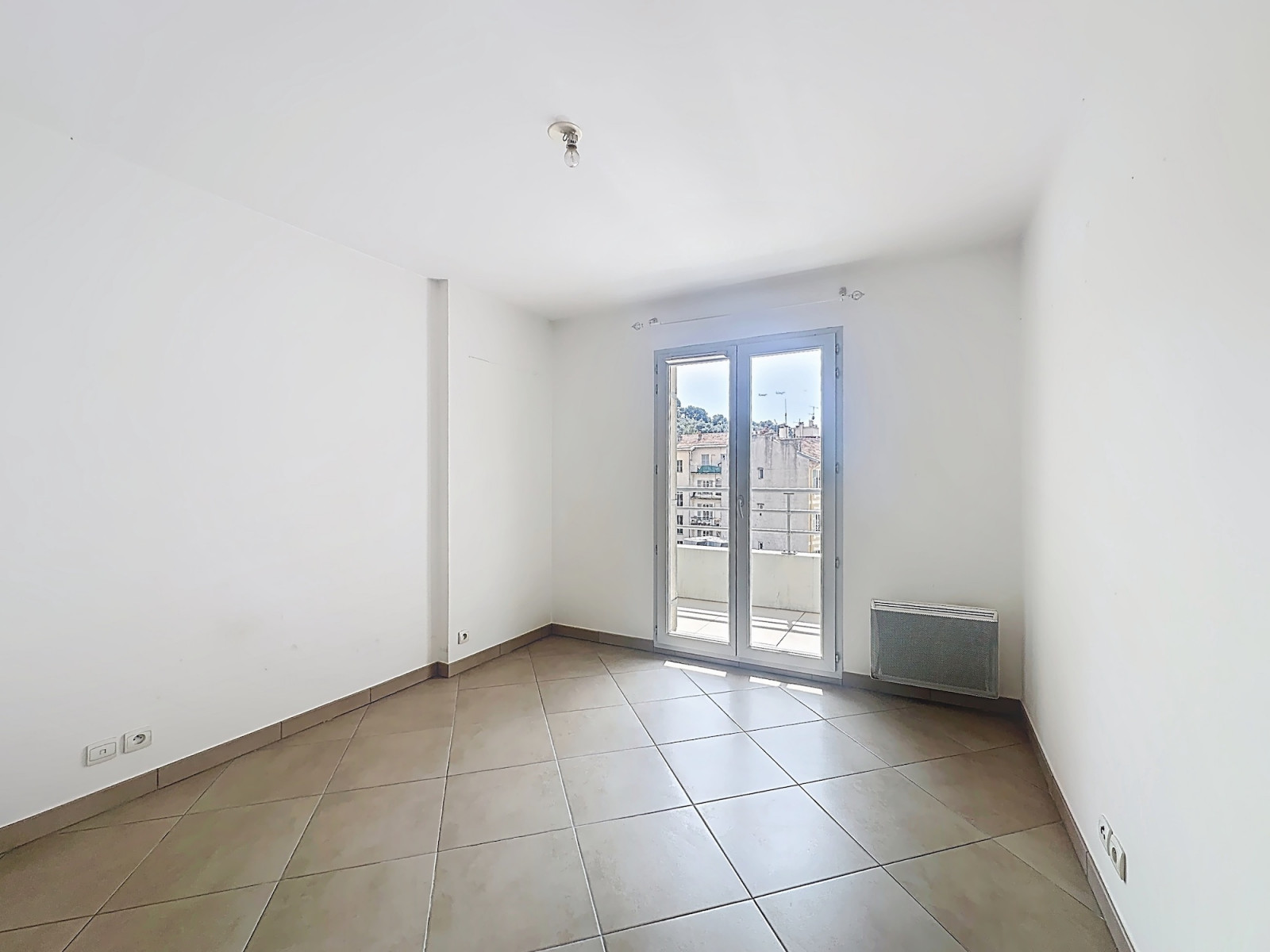 
                                                Vente
                                                 Nice Riquier – Spacieux 2 pièces de 39 m2 disposant d’une belle terrasse exposée Sud