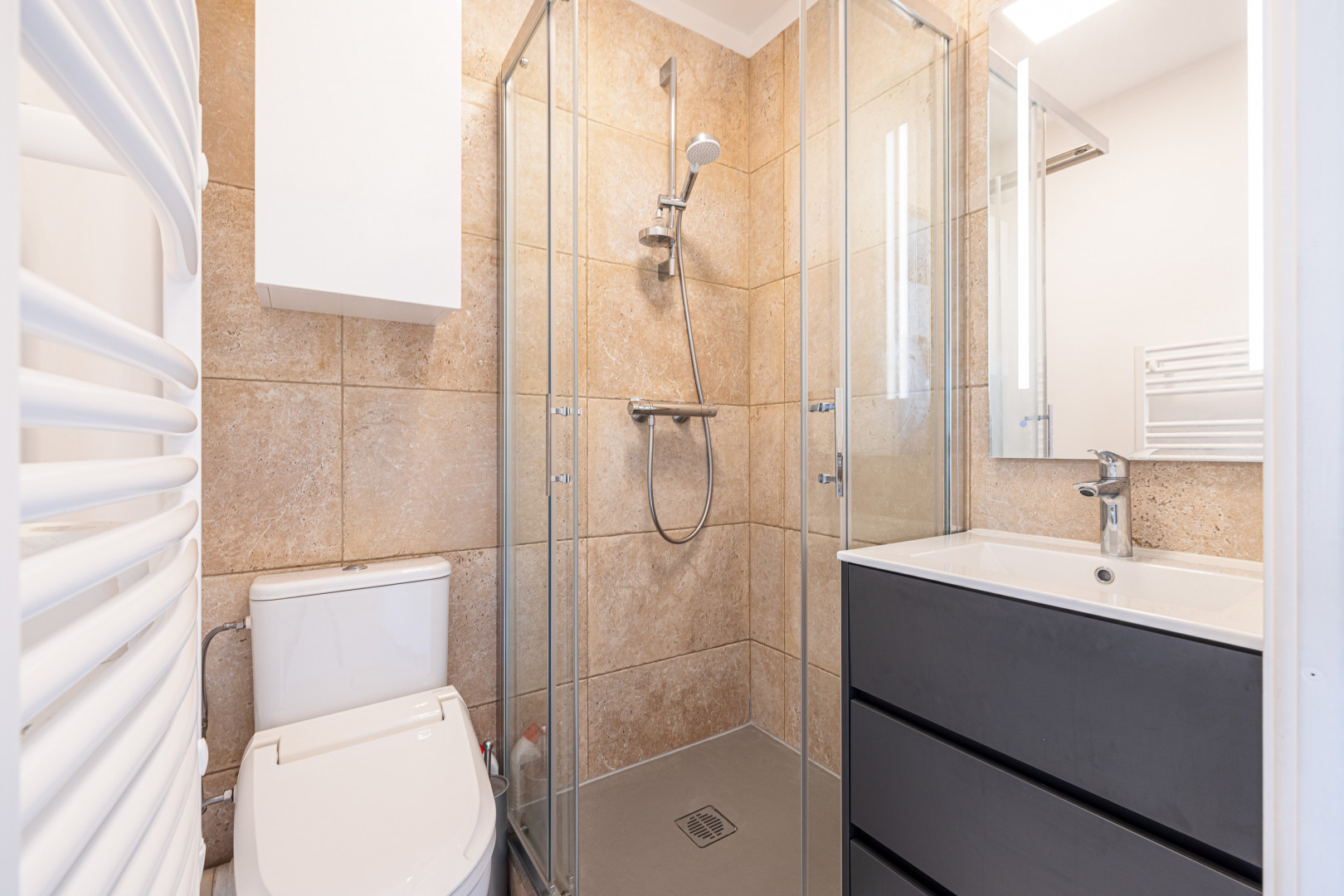 
                                                Location
                                                 NICE / RIQUIER - Studio MEUBLE avec balcon en dernier étage