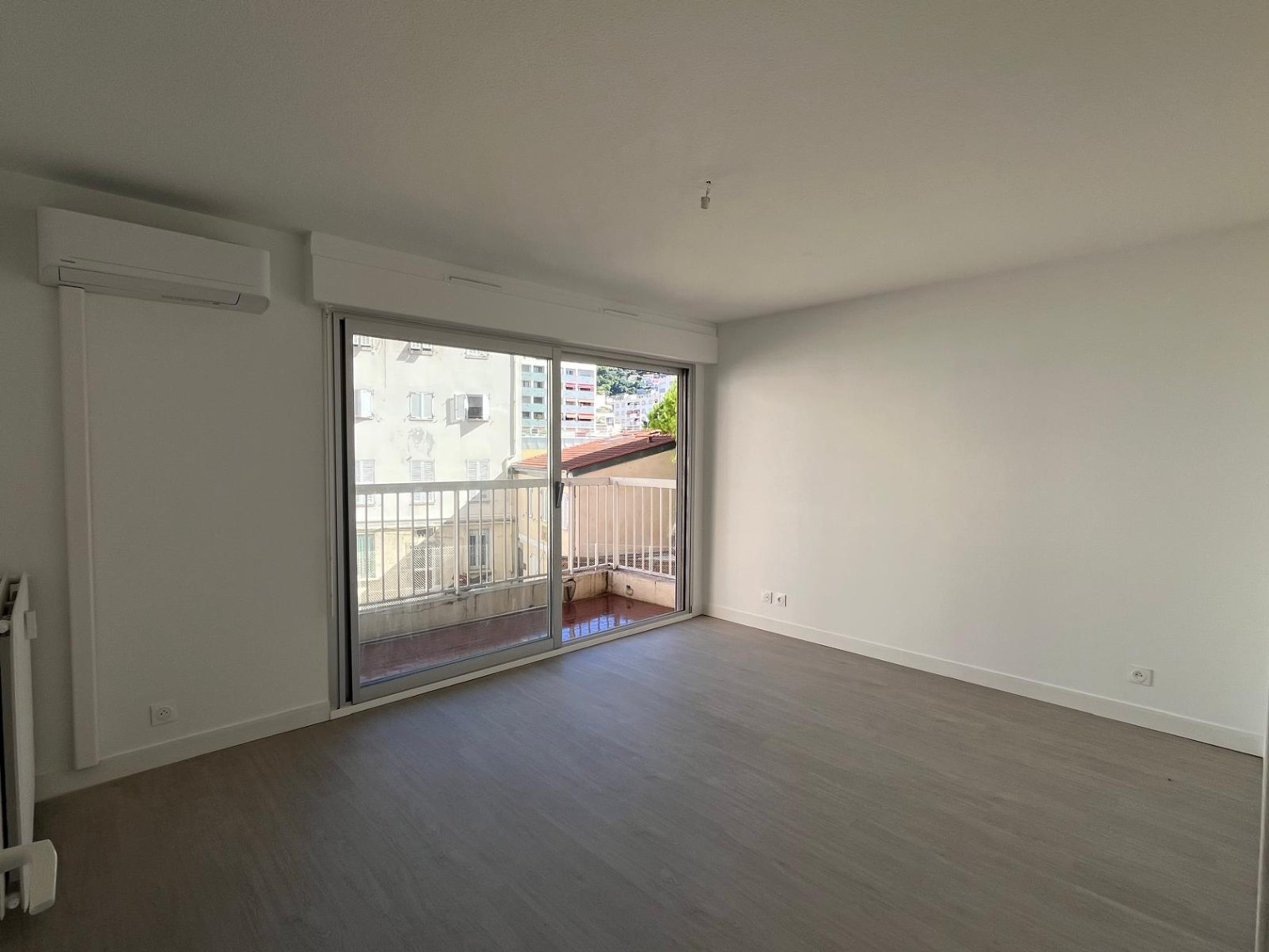 
                                                Location
                                                 NICE SAINT ROCH - Studio climatisé avec balcon