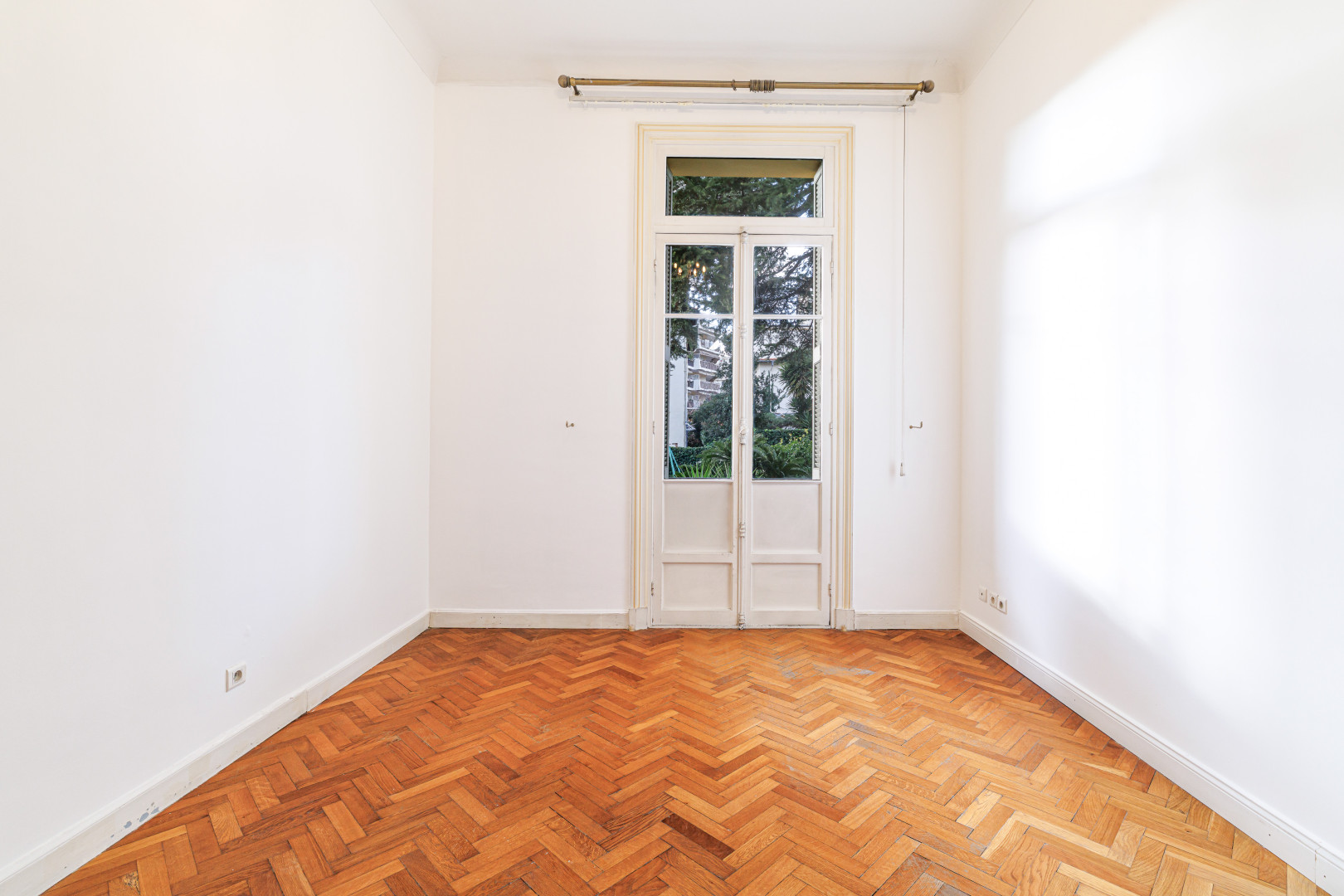 
                                                Vente
                                                 Nice - Saint-Sylvestre- Grand 5/6 pièces dans une maison bourgeoise avec parc à usage exclusif