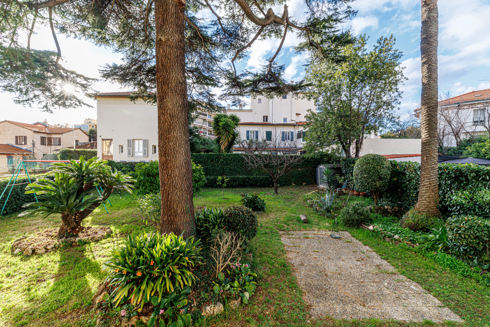 
                                                Vente
                                                 Nice - Saint-Sylvestre- Grand 5/6 pièces dans une maison bourgeoise avec parc à usage exclusif