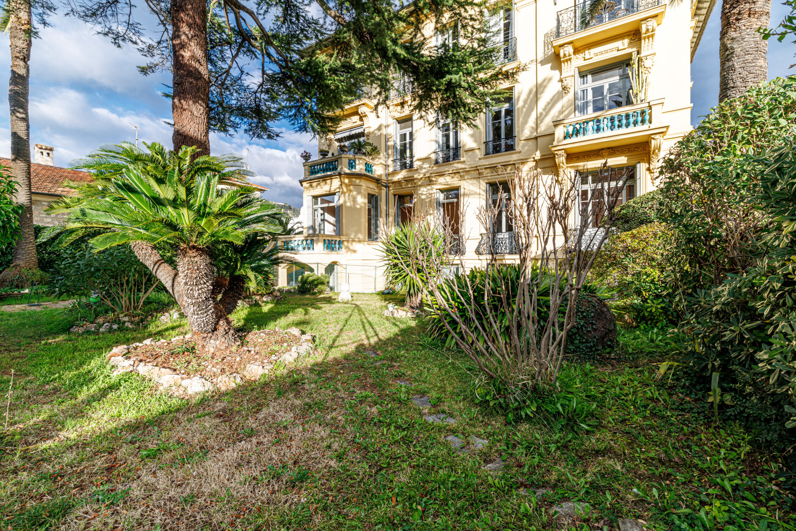 
                                                Vente
                                                 Nice - Saint-Sylvestre- Grand 5/6 pièces dans une maison bourgeoise avec parc à usage exclusif