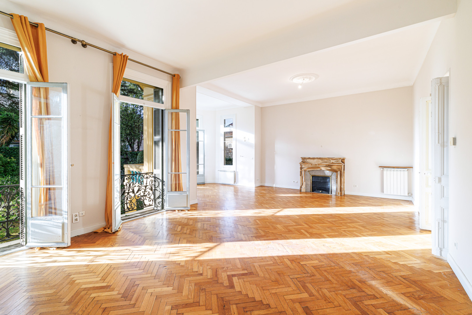 
                                                Vente
                                                 Nice - Saint-Sylvestre- Grand 5/6 pièces dans une maison bourgeoise avec parc à usage exclusif