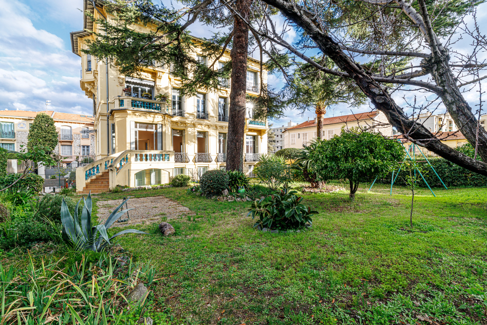 
                                                Vente
                                                 Nice - Saint-Sylvestre- Grand 5/6 pièces dans une maison bourgeoise avec parc à usage exclusif