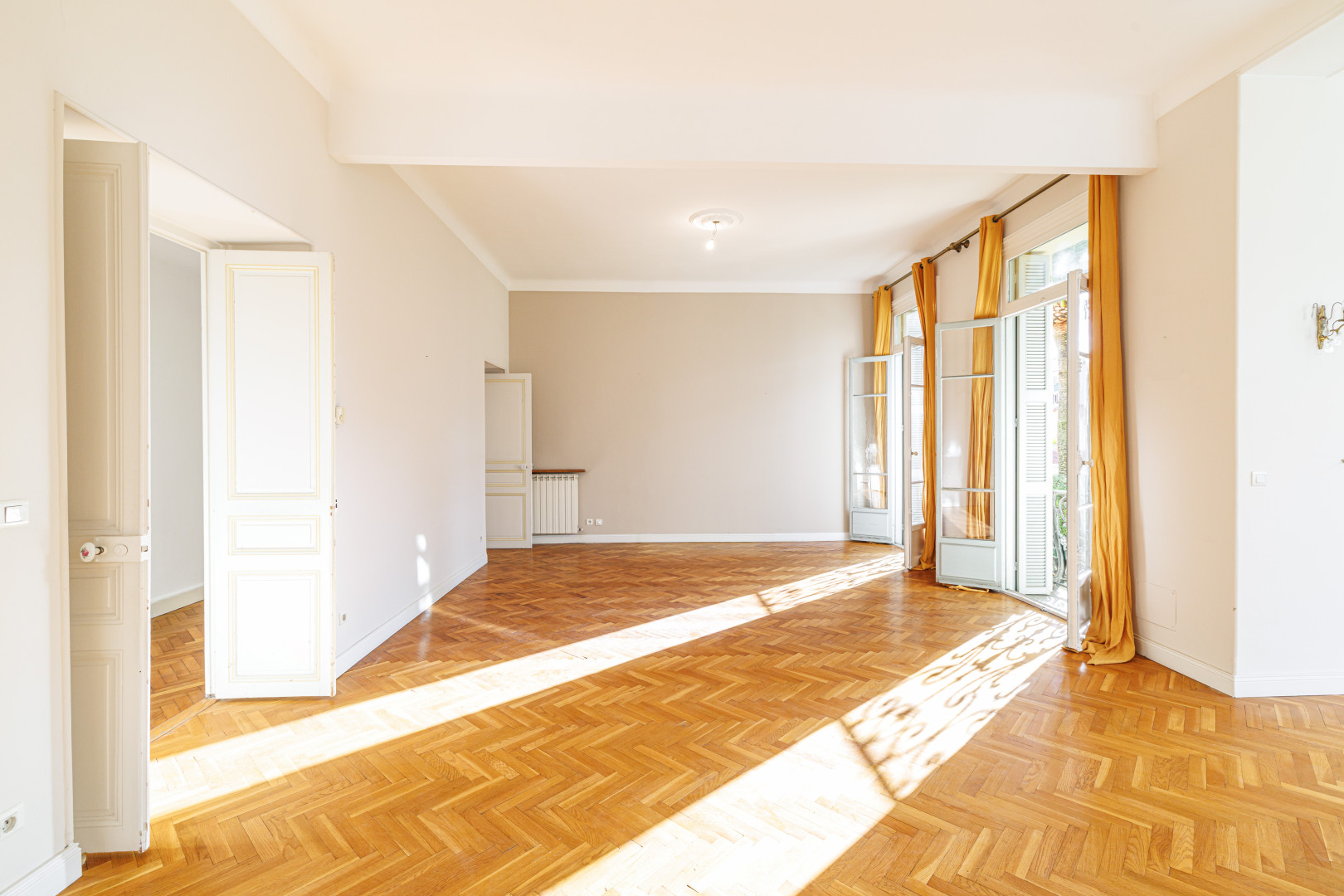 
                                                Vente
                                                 Nice - Saint-Sylvestre- Grand 5/6 pièces