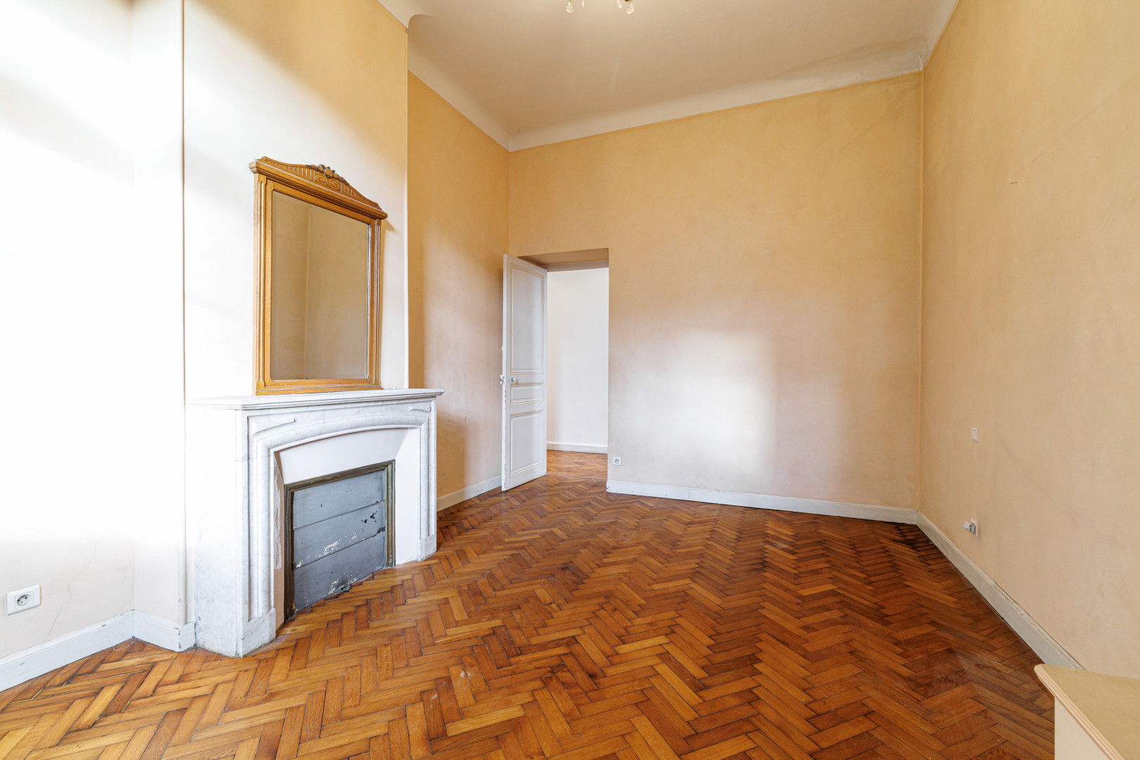 
                                                Vente
                                                 Nice - Saint-Sylvestre- Grand 5/6 pièces