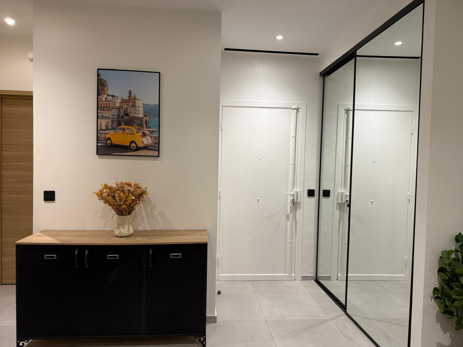 
                                                Vente
                                                 Nice -  Superbe T3 rénové avec jardin